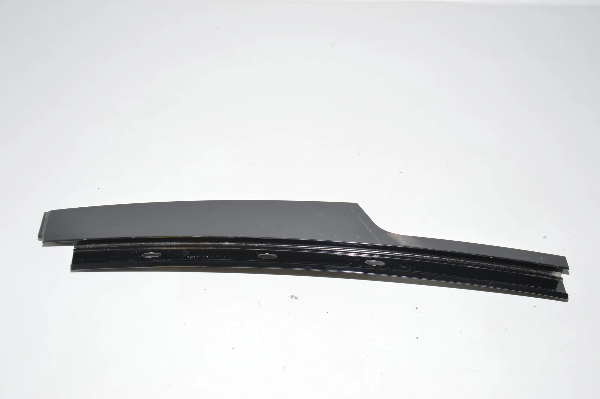 Right Side B Pillar Trim – OEM 7313007 · BMW i8 (I12) BMW i8 (I12) hybrid 2015 – 3