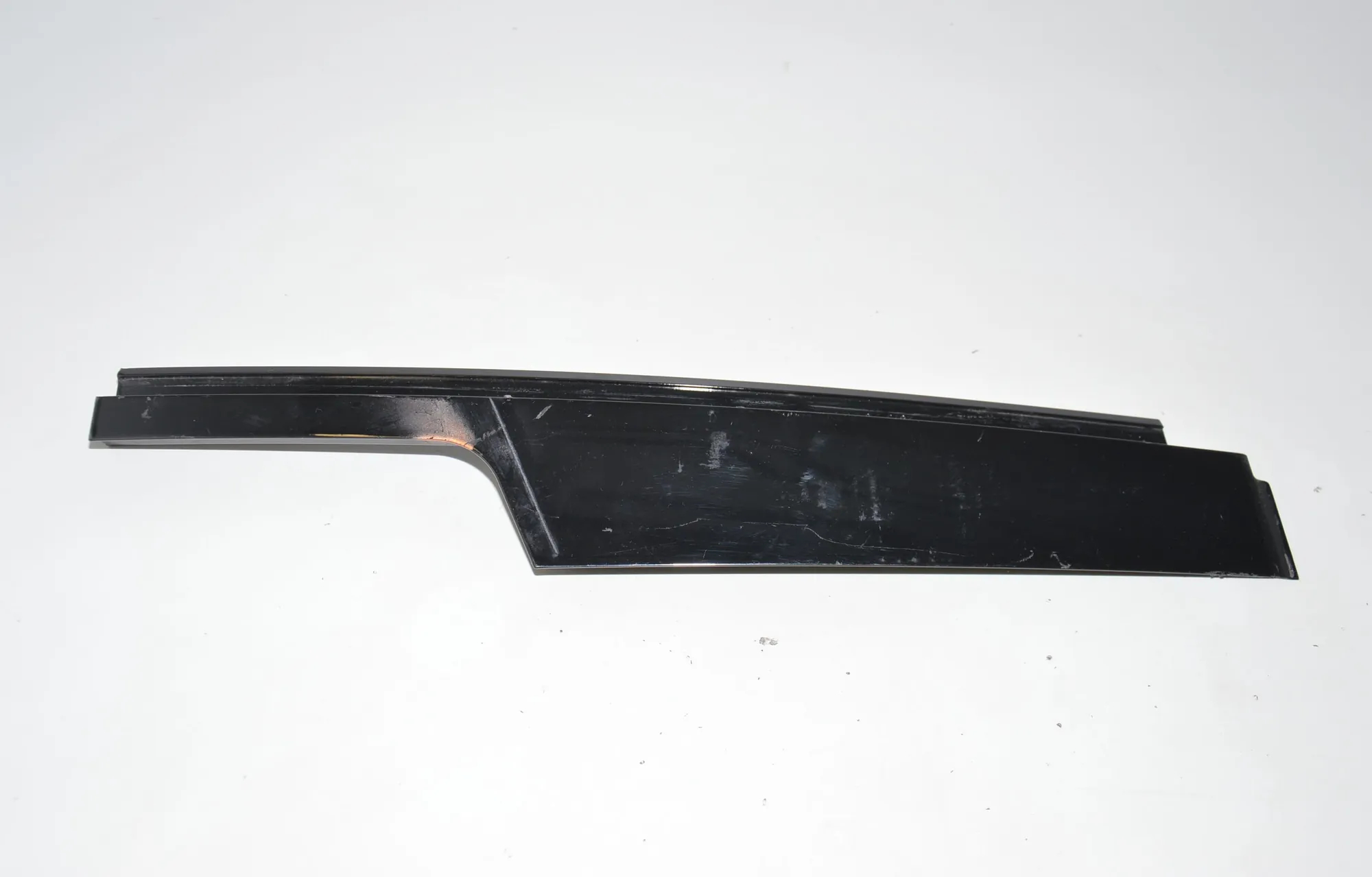 Right Side B Pillar Trim – OEM 7313007 · BMW i8 (I12) BMW i8 (I12) hybrid 2015