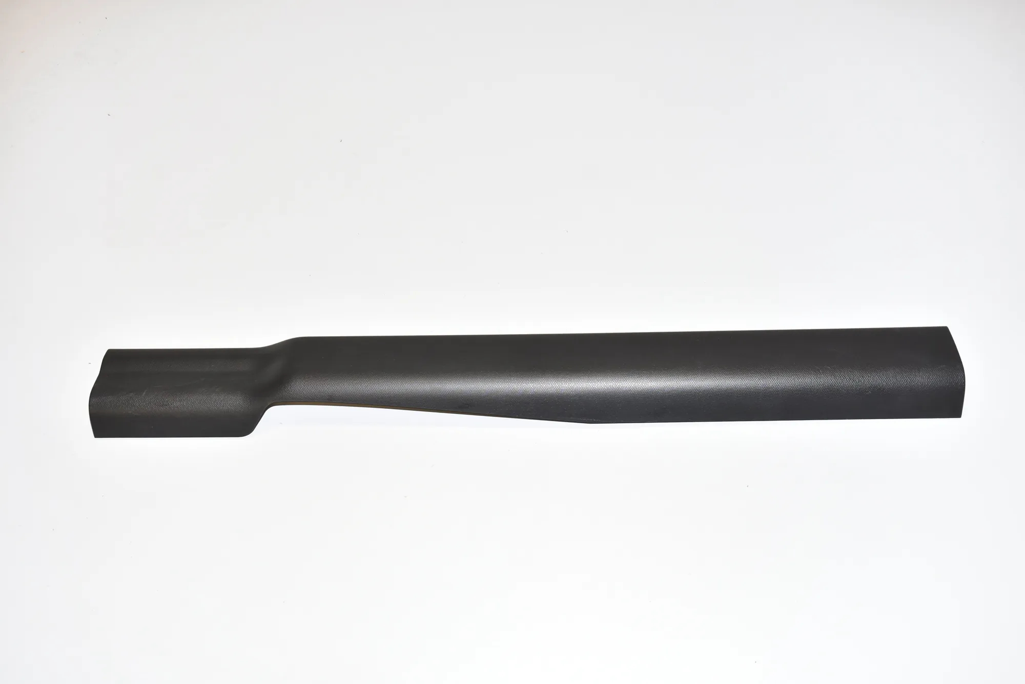 Front Right Interior Step Trim – OEM 7272380 · BMW i3 (I01) Electric 2019 – 2
