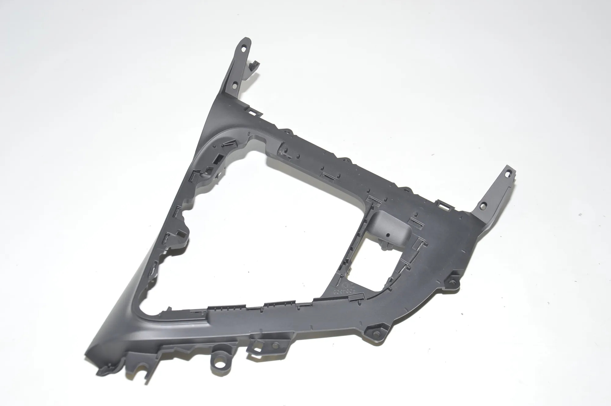 Center Console Trim – OEM 9284827 · BMW i8 (I12) BMW i8 (I12) hybrid 2015