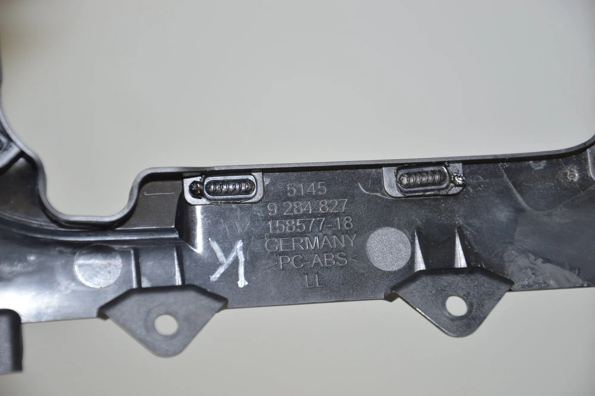 Center Console Trim – OEM 9284827 · BMW i8 (I12) BMW i8 (I12) hybrid 2015 – 7