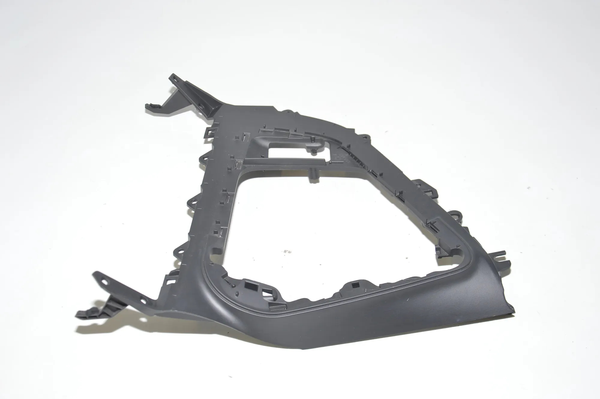 Center Console Trim – OEM 9284827 · BMW i8 (I12) BMW i8 (I12) hybrid 2015 – 2