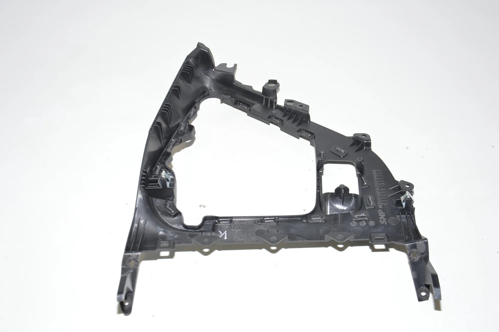Center Console Trim – OEM 9284827 · BMW i8 (I12) BMW i8 (I12) hybrid 2015 – 6