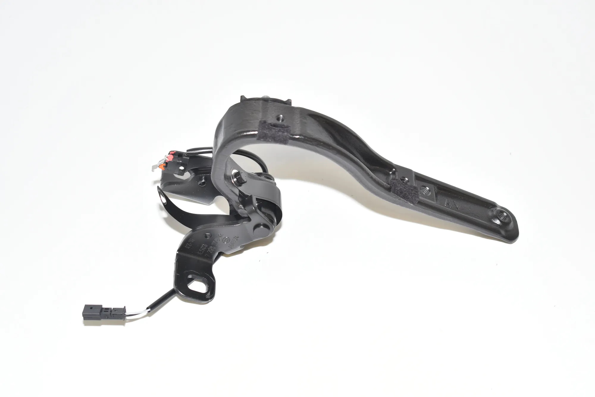 Left Side Bootlid Hinge – OEM 7296773 · BMW i3 (I01) Electric 2019 – 2
