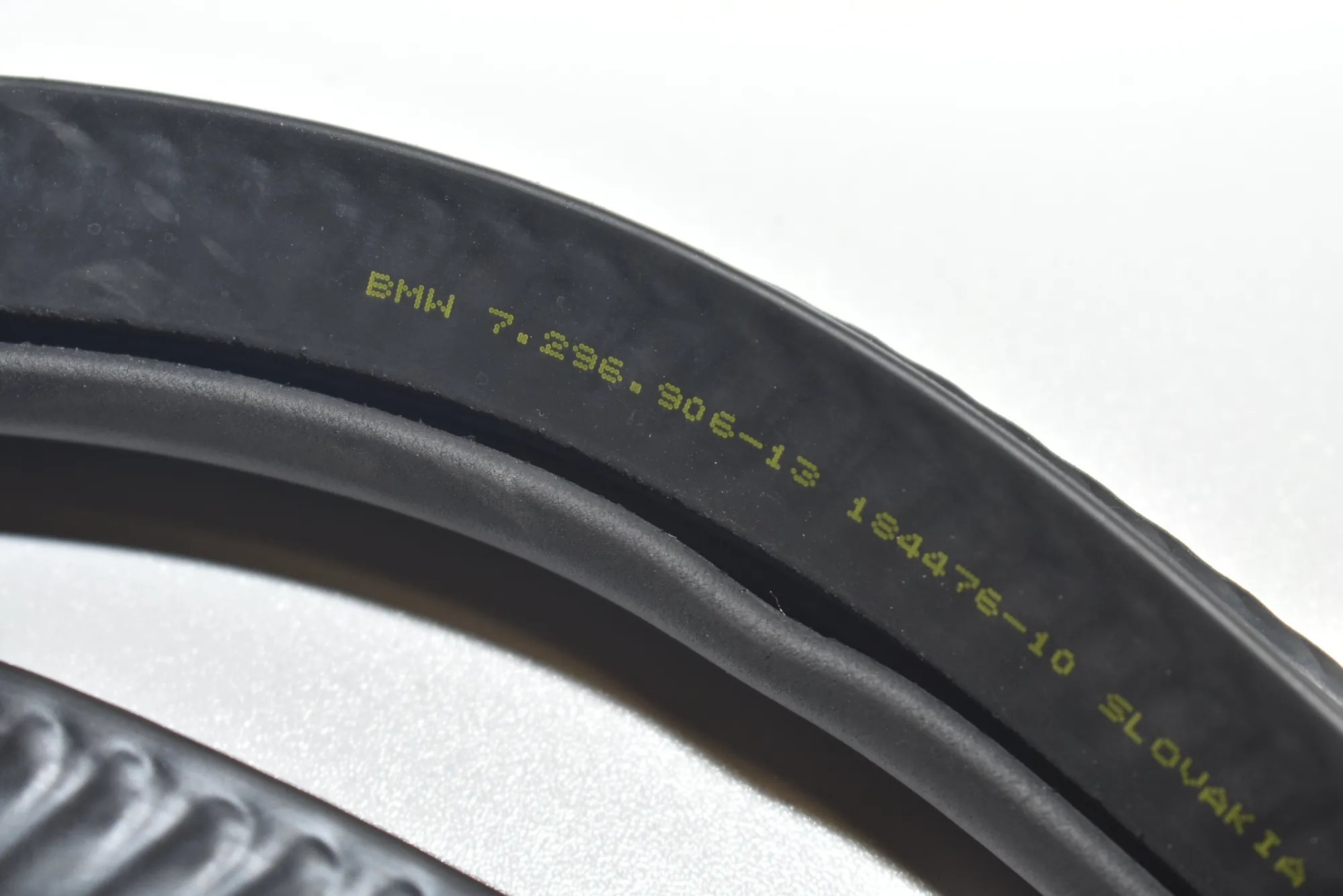 Tailgate Rubber Seal – OEM 7296906 · BMW i3 (I01) Electric 2019 – 3