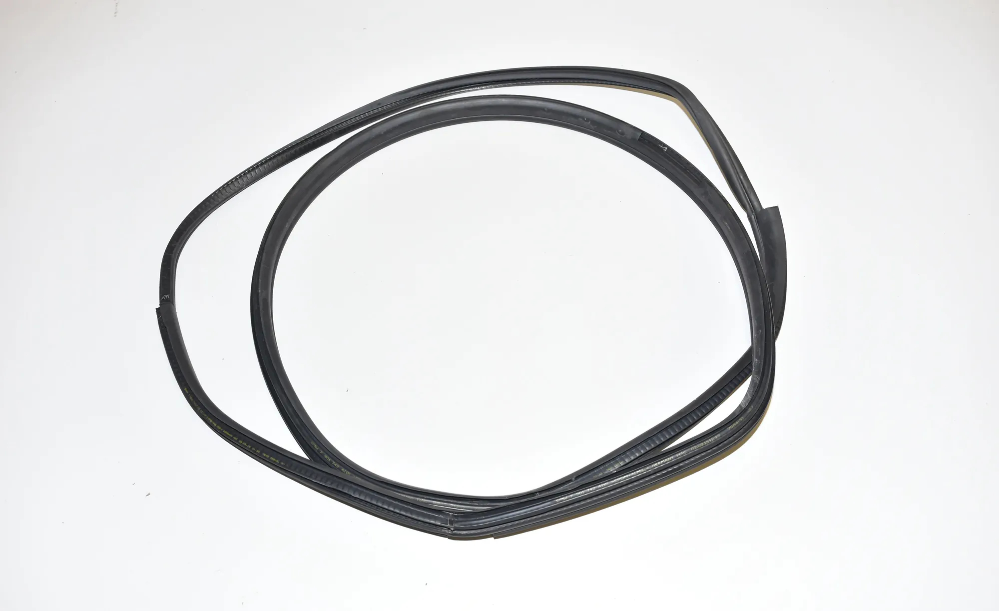 Front Right Door Seal Rubber – OEM 7301742 · BMW i3 (I01) Electric 2019