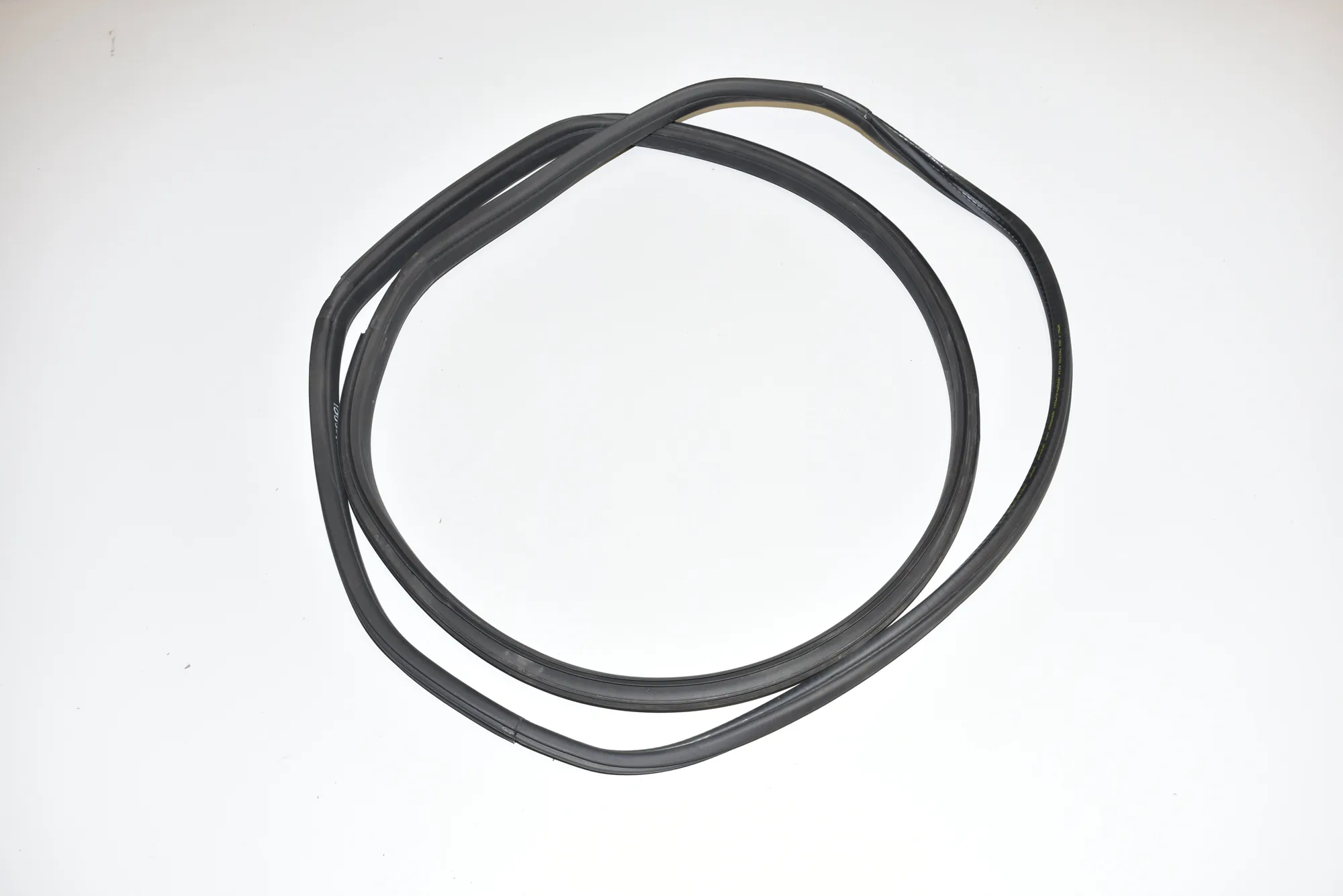 Front Right Door Seal Rubber – OEM 7301742 · BMW i3 (I01) Electric 2019 – 2