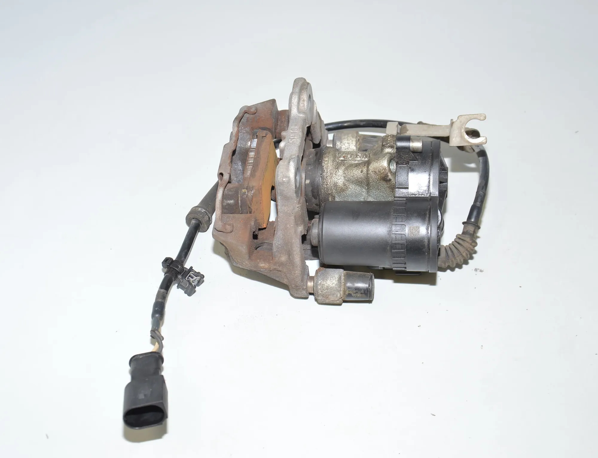 Rear Left Brake Caliper – OEM 6883019 · BMW i3 (I01) Electric 2019 – 3