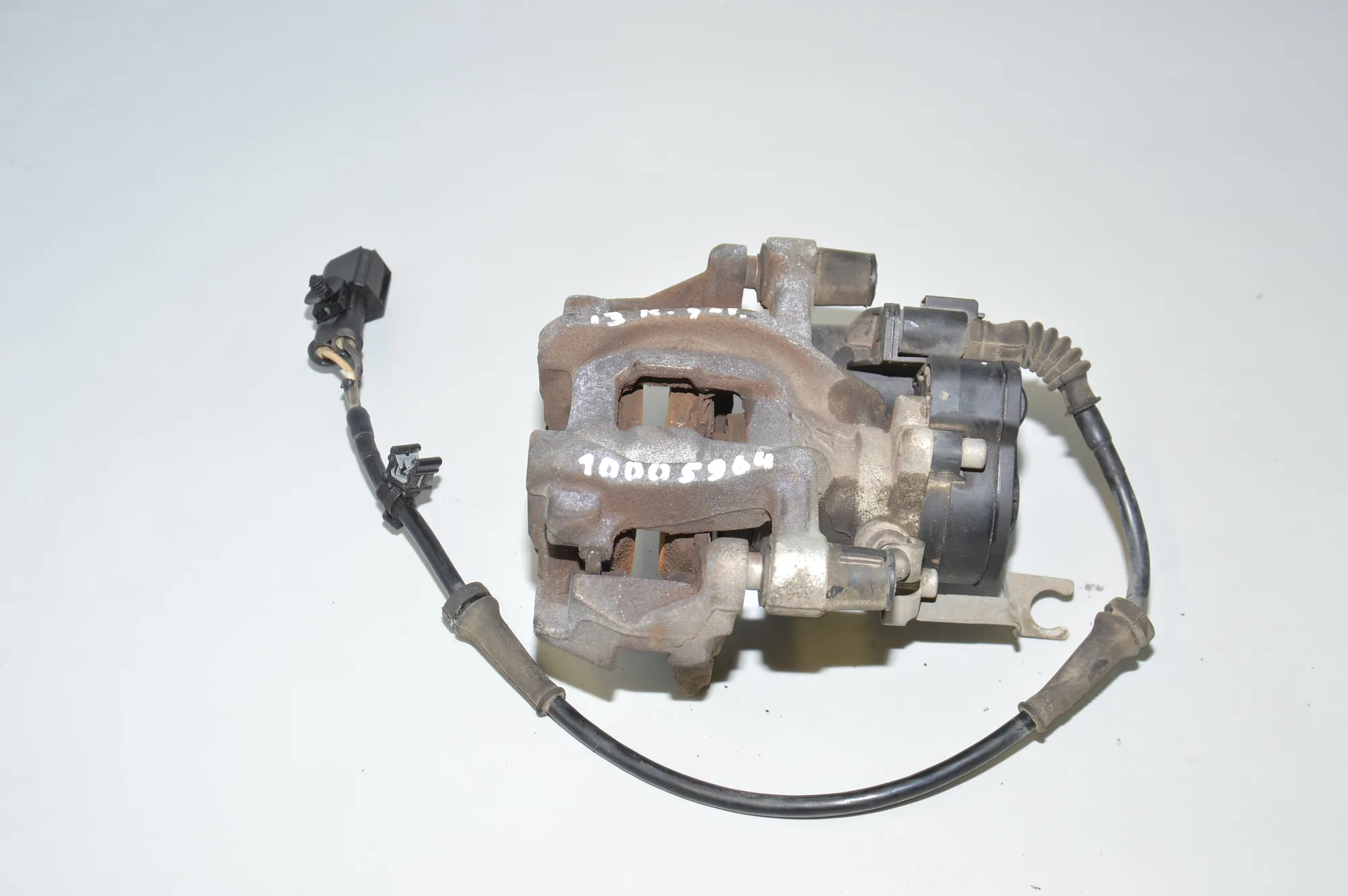 Rear Left Brake Caliper – OEM 6883019 · BMW i3 (I01) Electric 2019 – 4