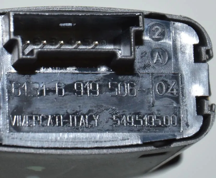 Hazard Button – OEM 6919506 · BMW 5 (E60) 520 d 2007 – 5