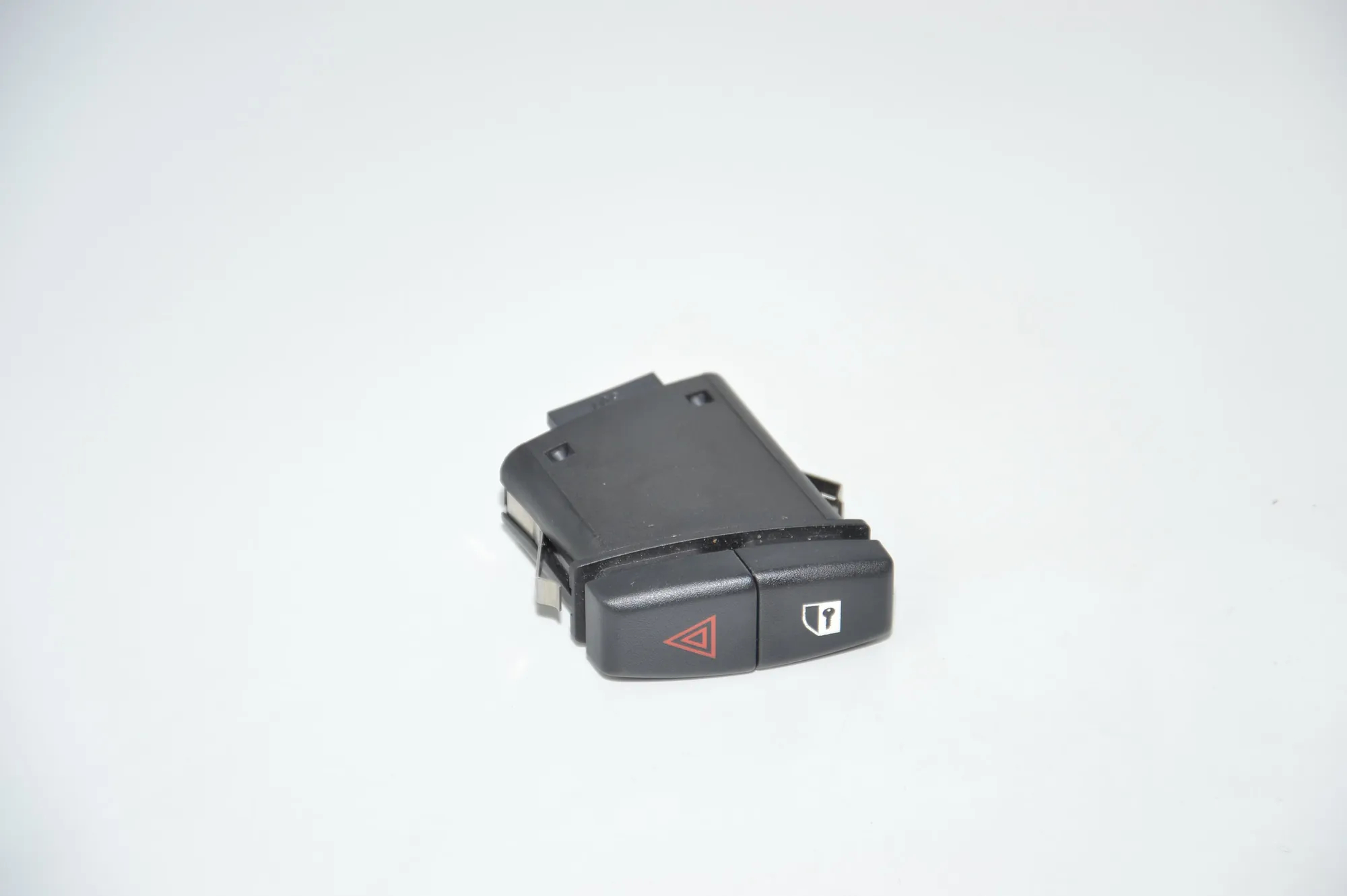 Hazard Button – OEM 6919506 · BMW 5 (E60) 520 d 2007 – 2