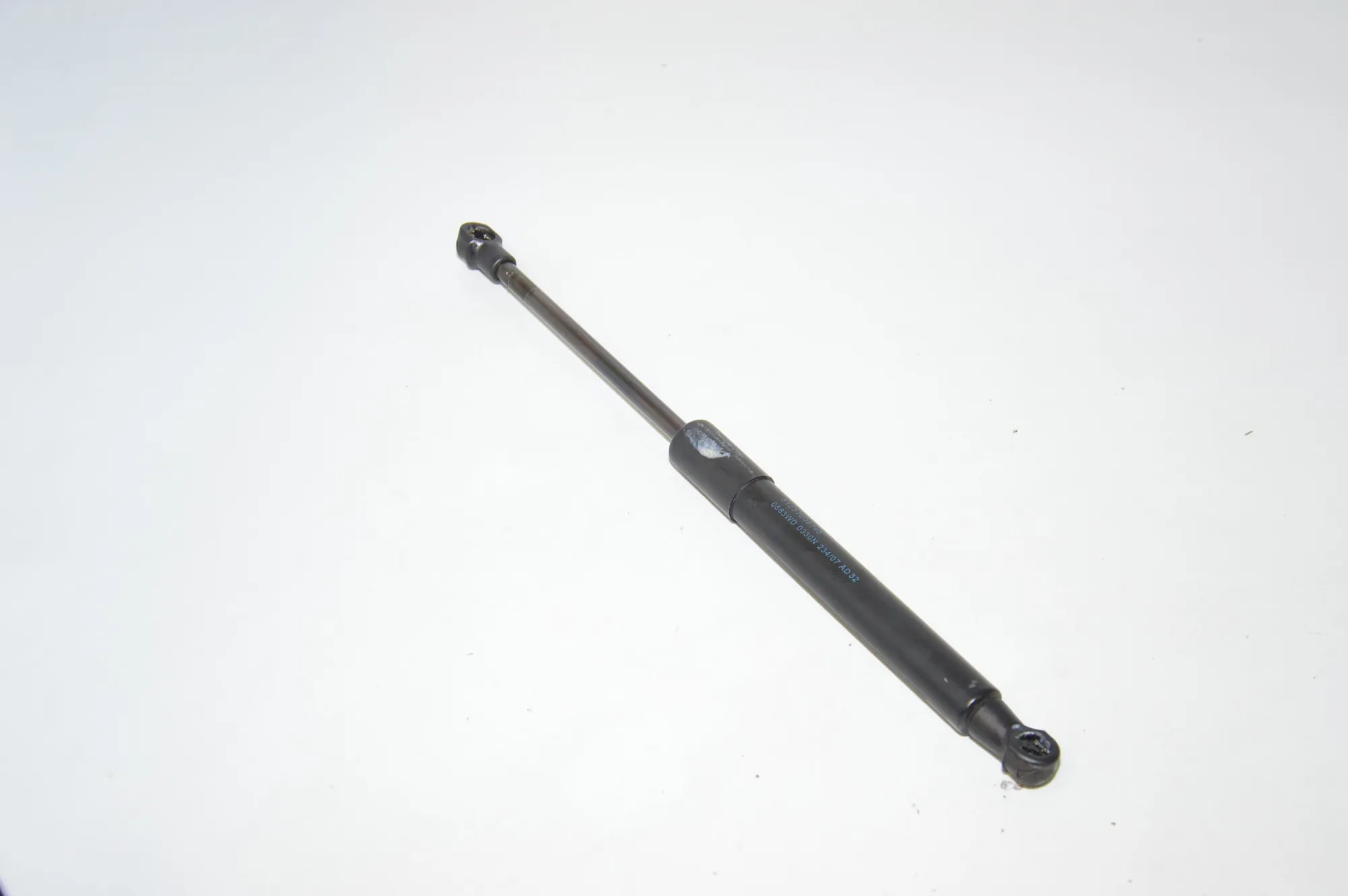 Front Left Bonnet Strut – OEM 7008745 · BMW 5 (E60) 520 d 2007 – 3