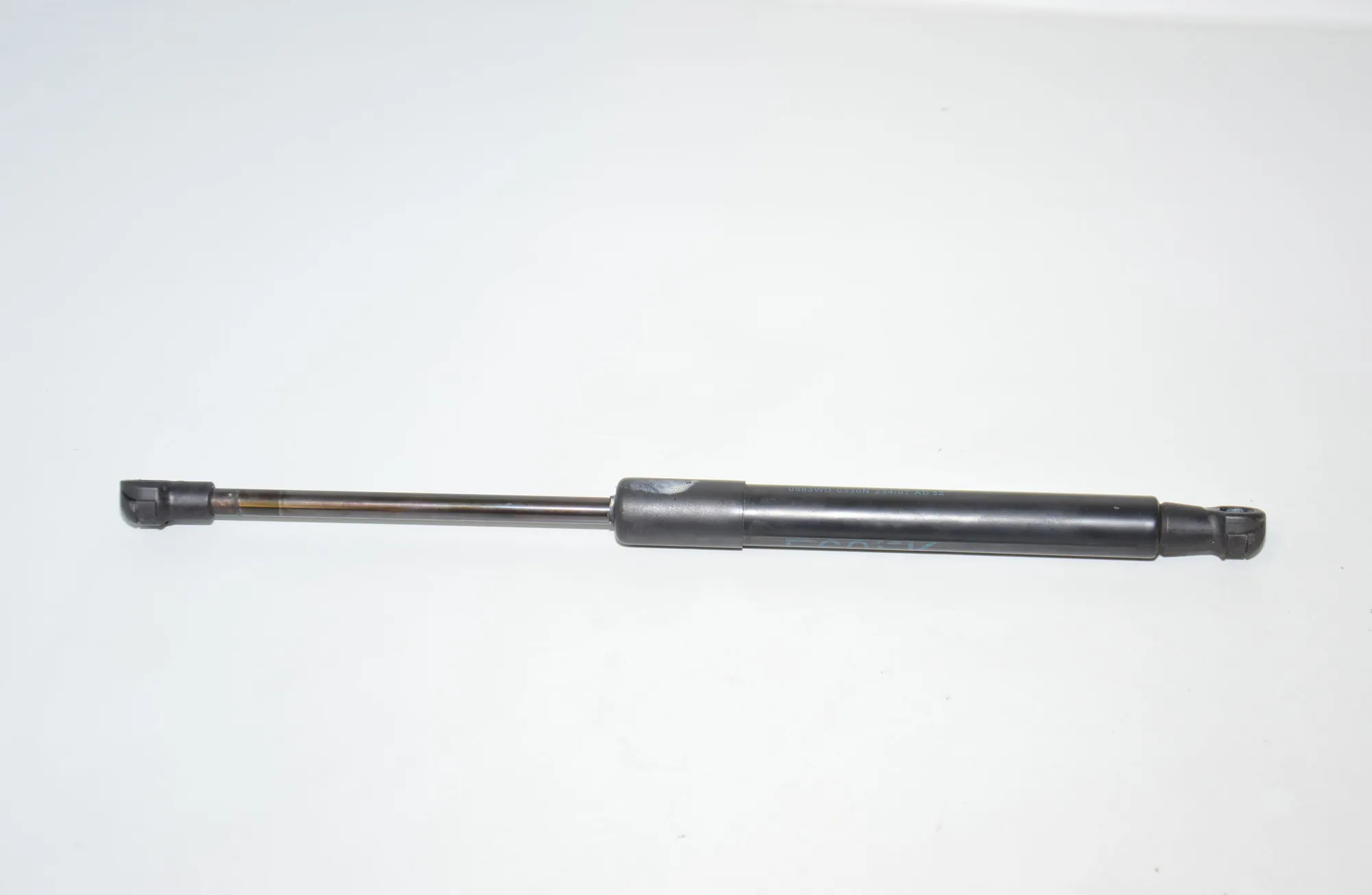 Front Left Bonnet Strut – OEM 7008745 · BMW 5 (E60) 520 d 2007 – 2