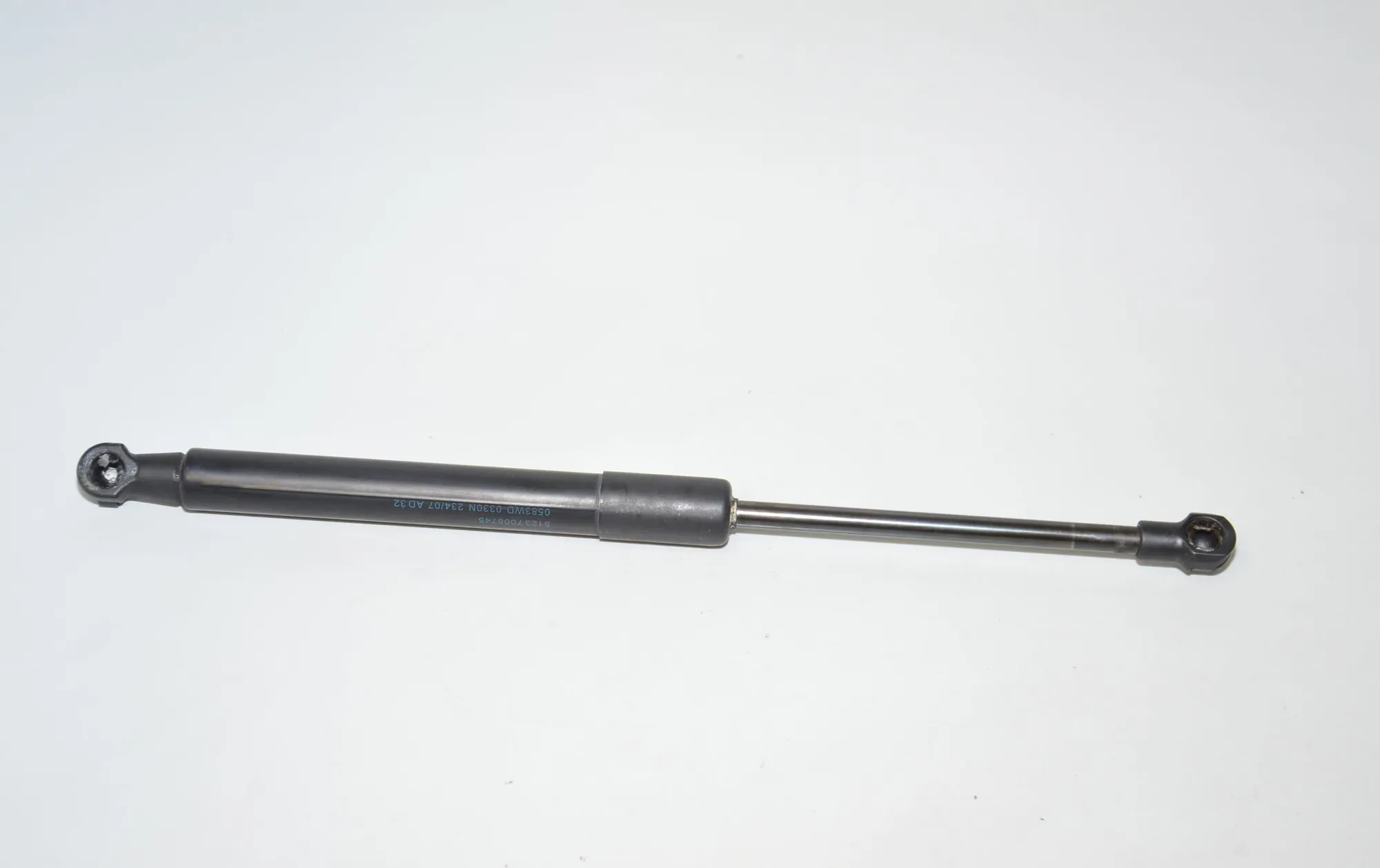Front Right Bonnet Strut – OEM 7008745 · BMW 5 (E60) 520 d 2007 – 2
