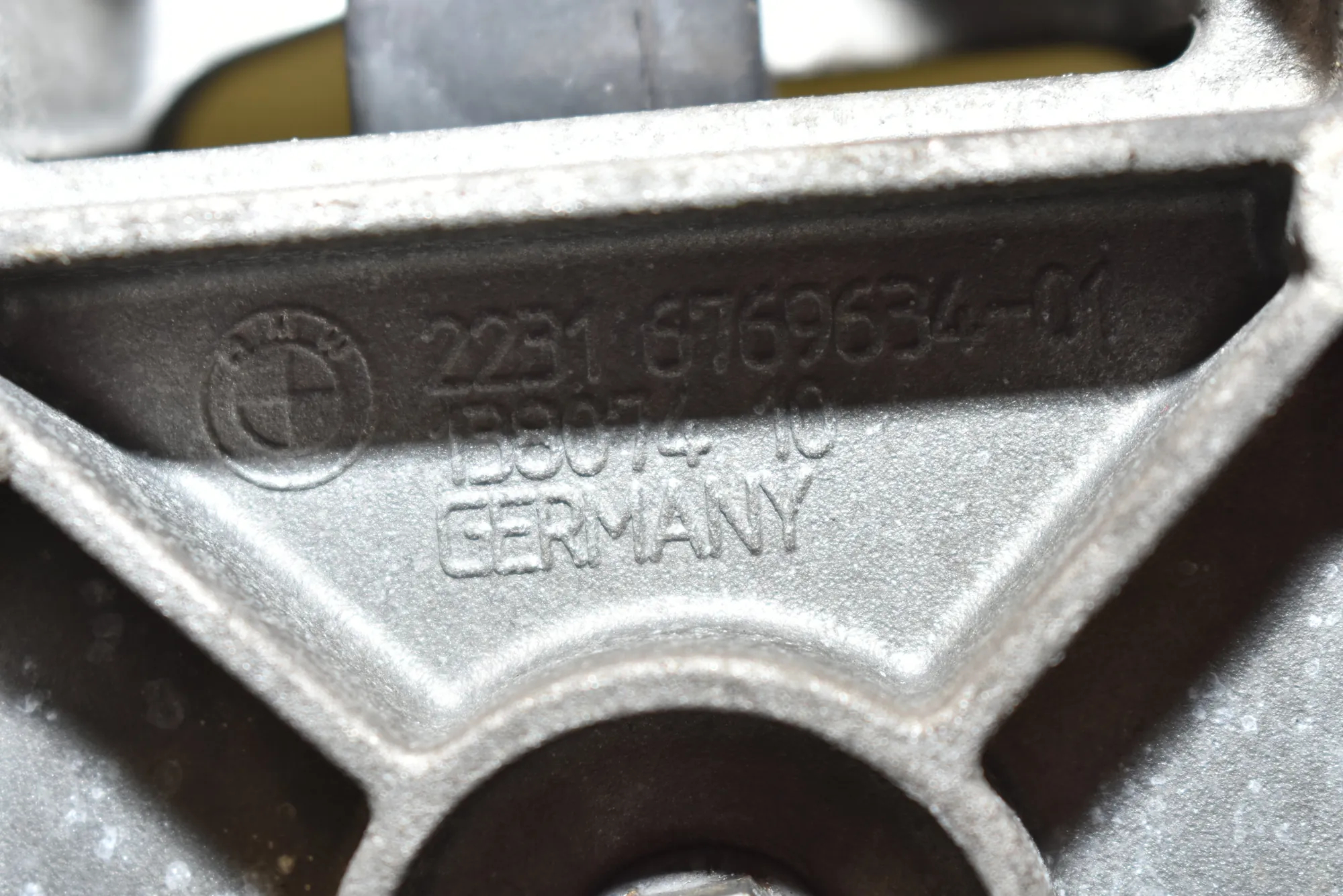 Gearbox Support Mount Bracket – OEM 6769634 · BMW 5 (E60) 535 d 2006 – 3
