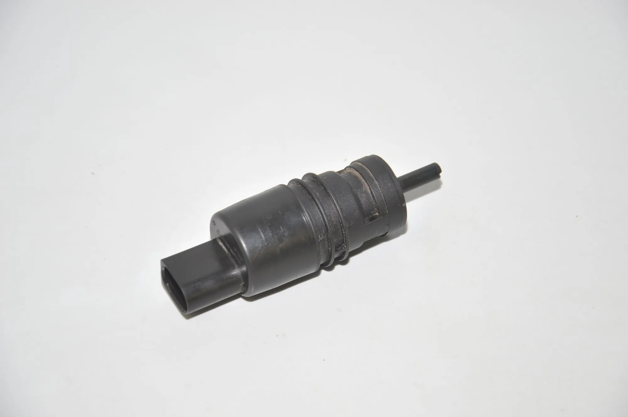 Washer Tank Motor – OEM 7302588 · BMW 3 Touring (E91) 318 d 2011 – 2