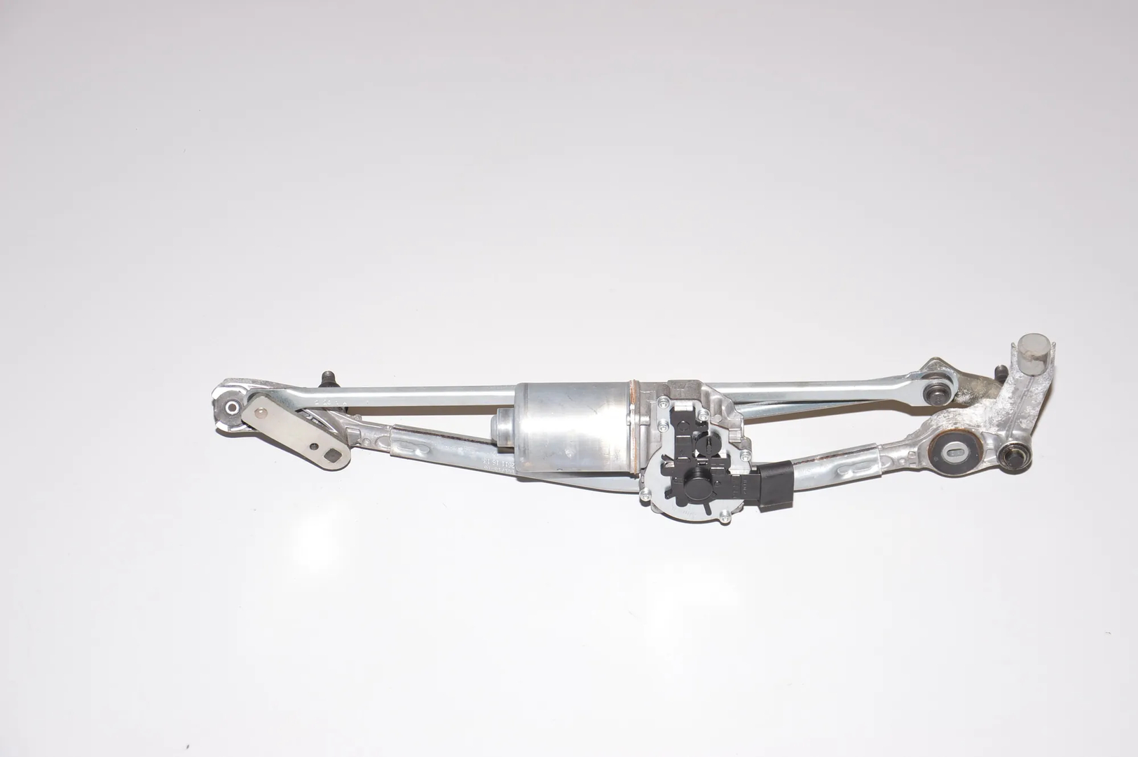 Front Windshield Wiper Mechanism – OEM 6978264 · BMW 3 Touring (E91) 318 d 2011