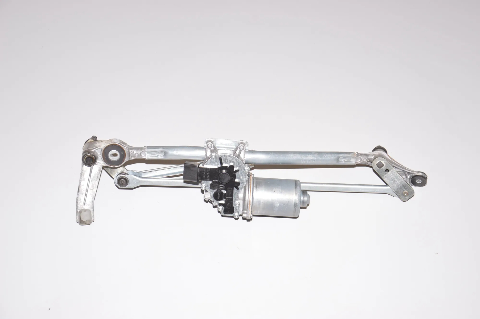 Front Windshield Wiper Mechanism – OEM 6978264 · BMW 3 Touring (E91) 318 d 2011 – 2