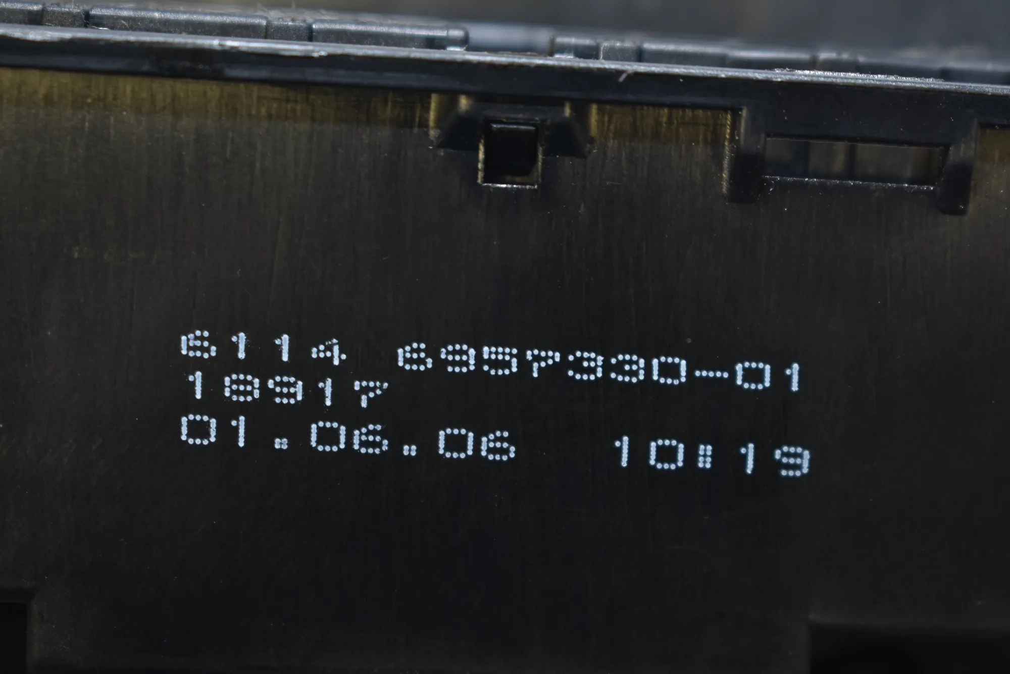 Fuse Box – OEM 6957330 · BMW 5 (E60) 535 d 2006 – 4