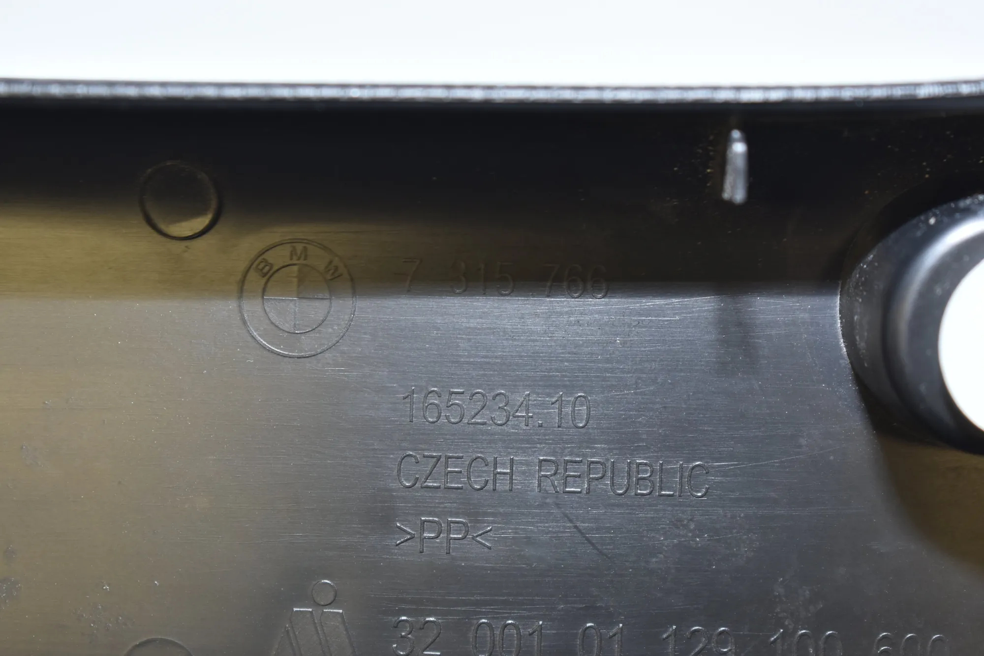 Tailgate Bootlid Trim – OEM 7315766 · BMW i3 (I01) Electric 2019 – 4