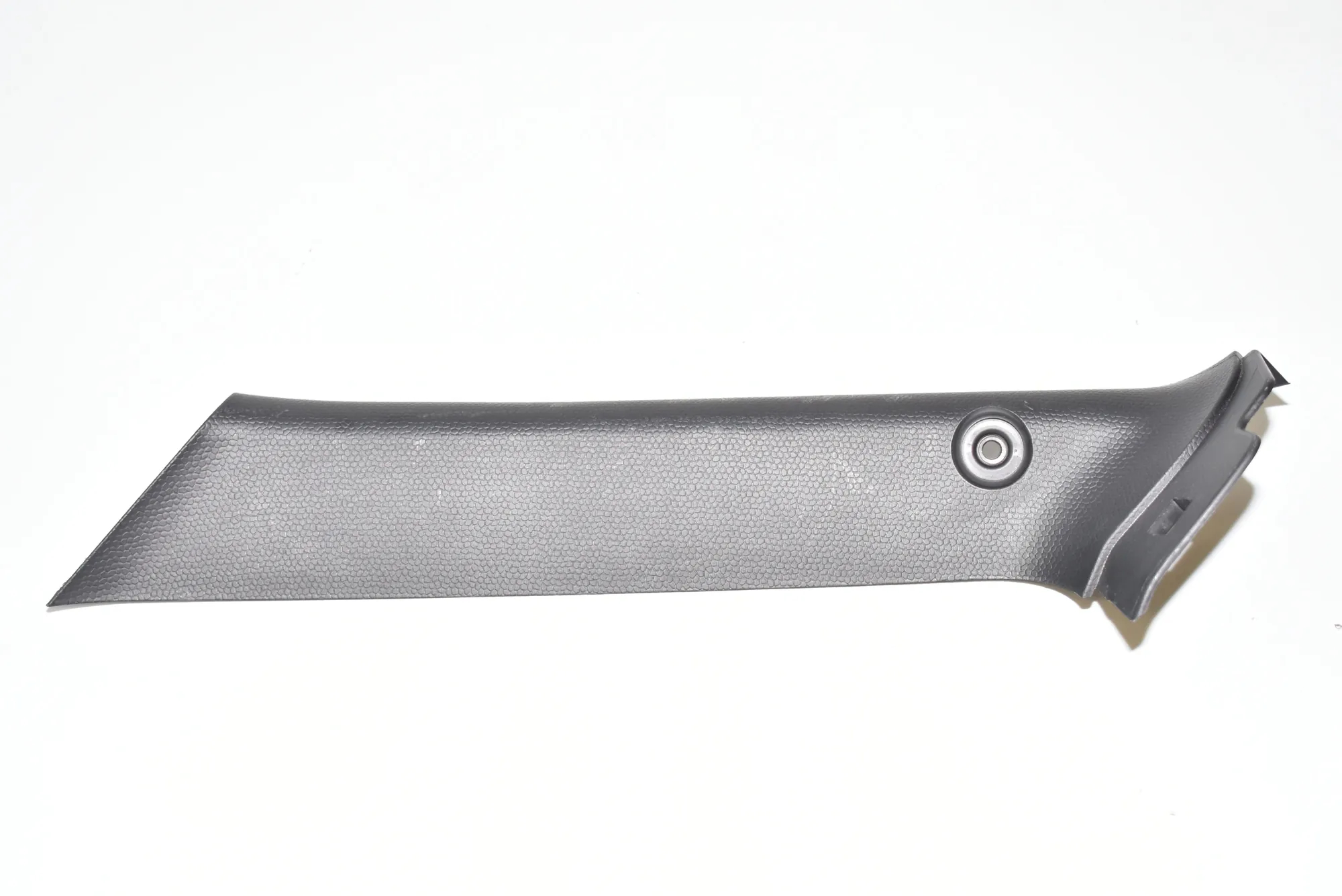Tailgate Bootlid Trim – OEM 7315766 · BMW i3 (I01) Electric 2019 – 2