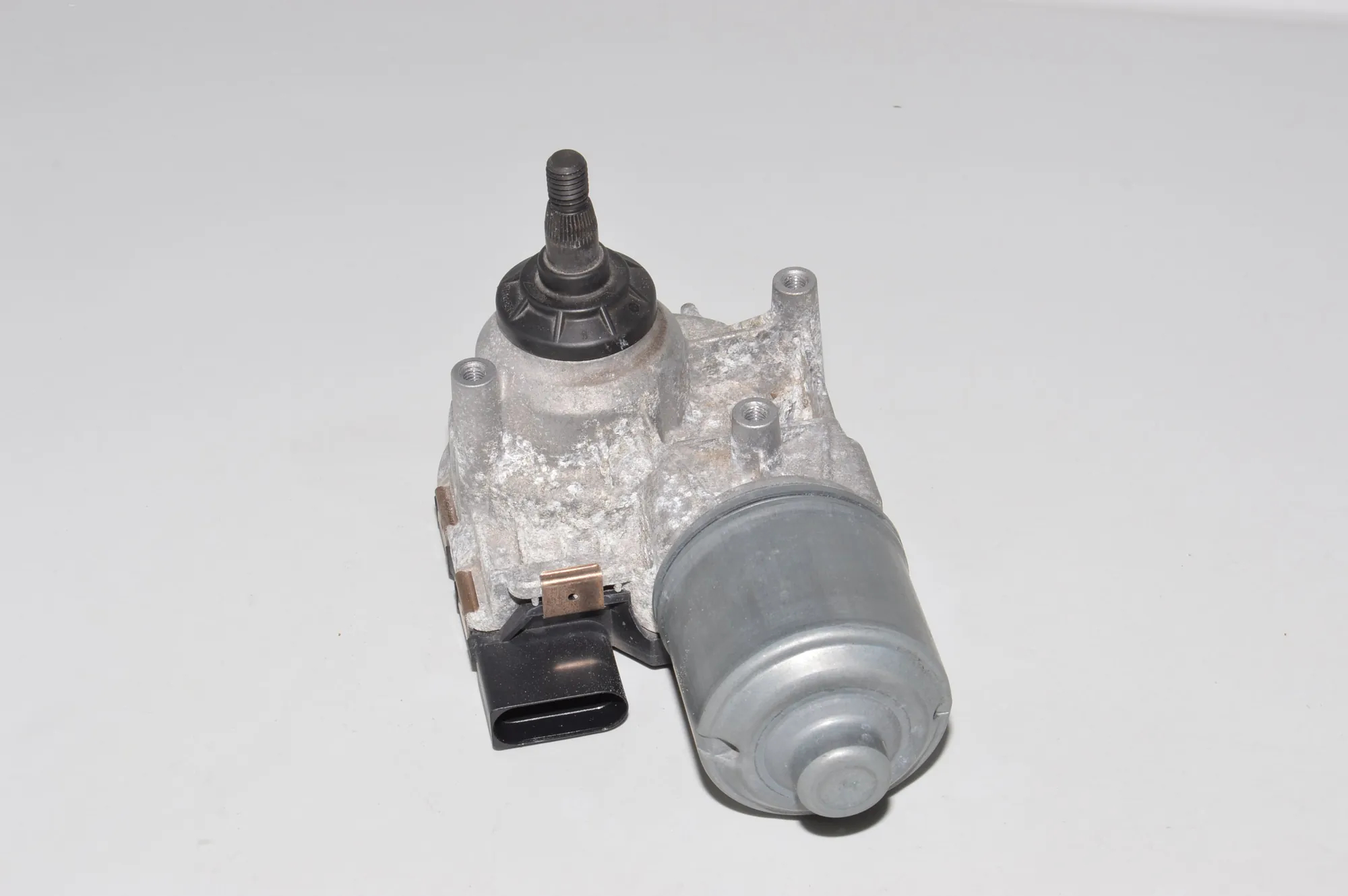 Front Windshield Wiper Mechanism – OEM 7359449 · BMW i3 (I01) Electric 2019 – 3