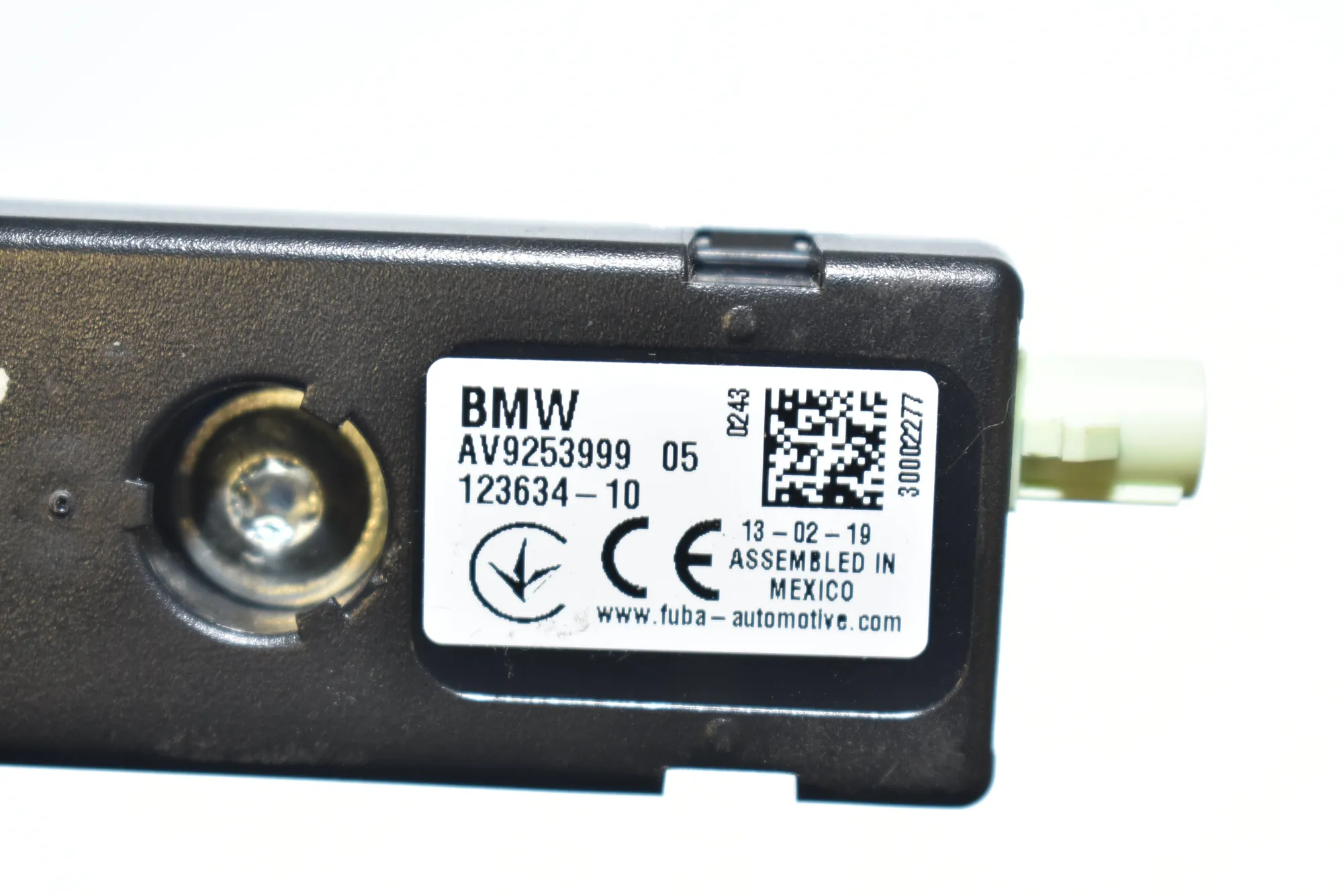 Antenna – OEM 9253999 · BMW i3 (I01) BMW i3 (I01) Electric 2019 – 4