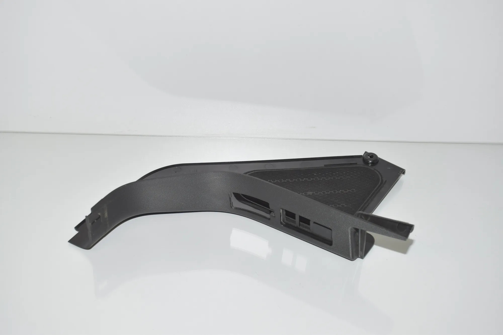 Front Left A Pillar Trim – OEM 7272417 · BMW i3 (I01) Electric 2019 – 4