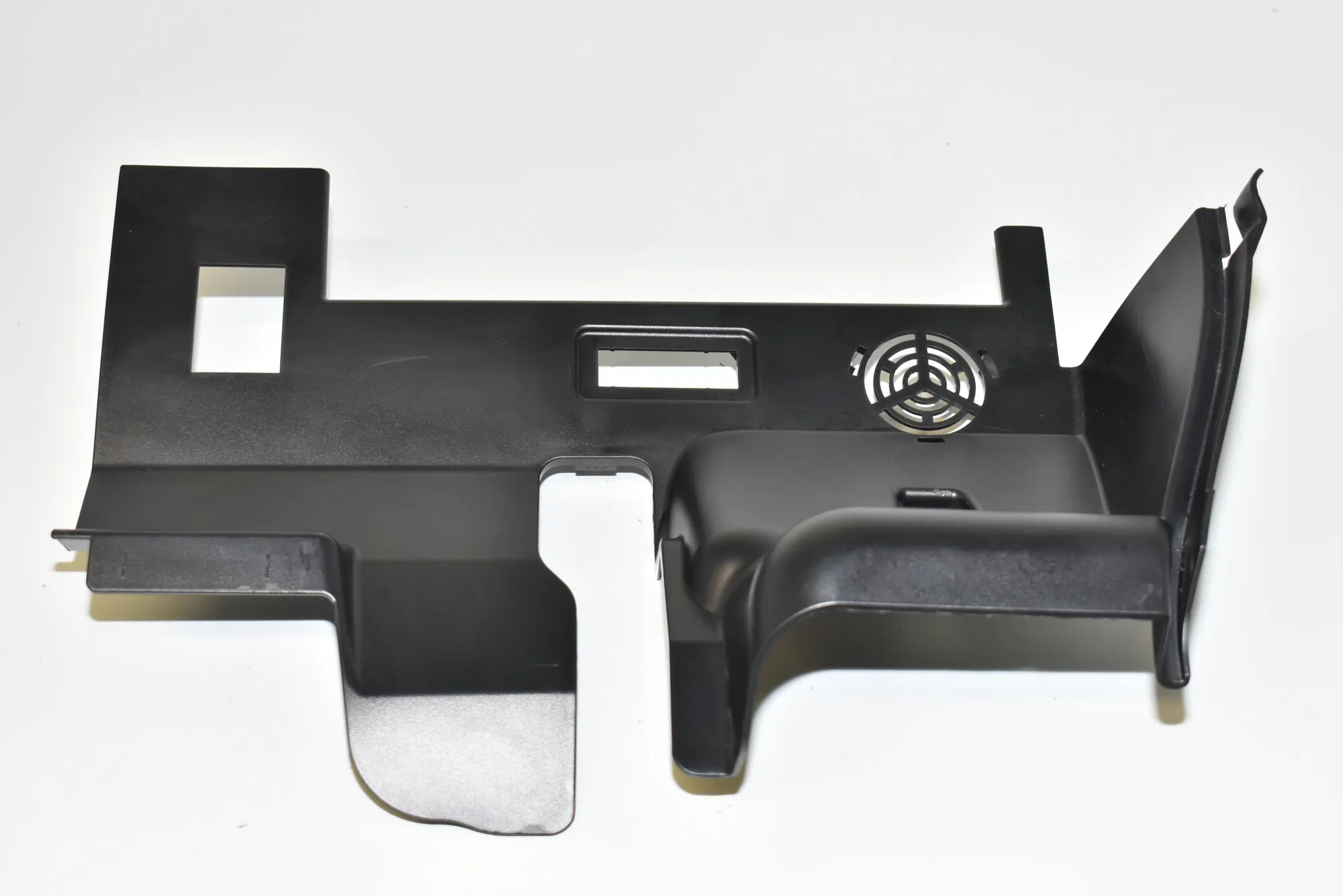 Dashboard Lower Trim – OEM 9283030 · BMW i3 (I01) Electric 2019 – 2