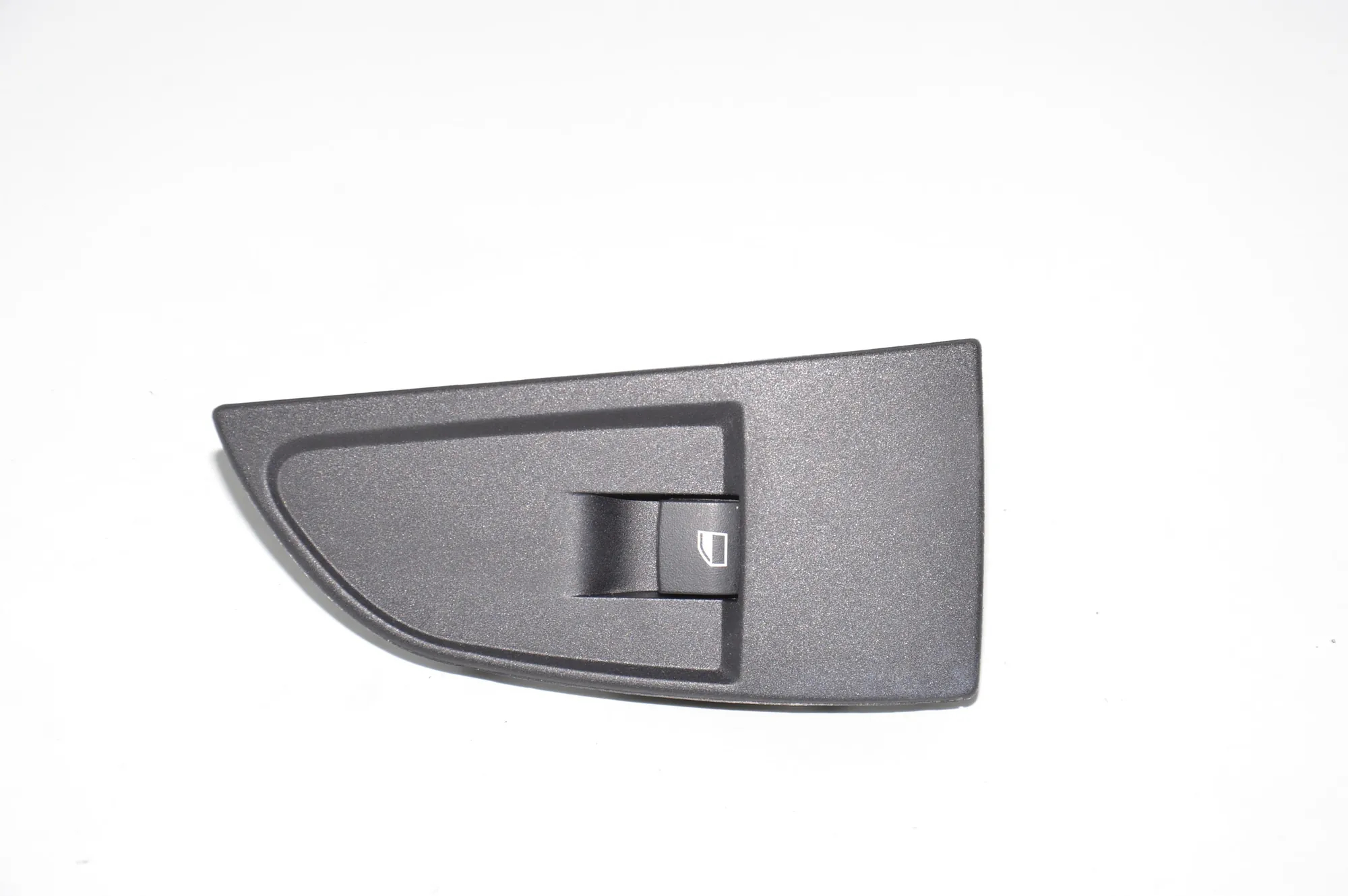 Front Right Door Window Switch – OEM 9208107 · BMW i3 (I01) Electric 2019 – 2
