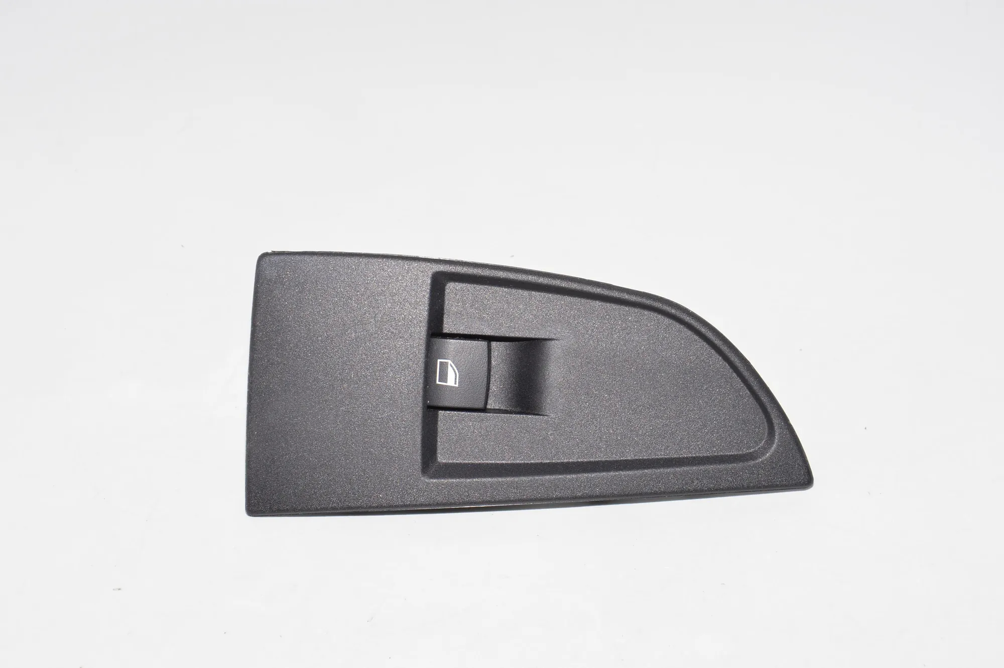 Front Right Door Window Switch – OEM 9208107 · BMW i3 (I01) Electric 2019