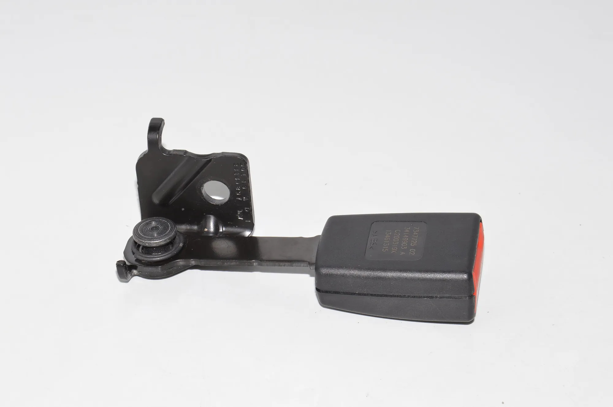 Rear Left Seat Buckle – OEM 7347725 · BMW i3 (I01) Electric 2019 – 4