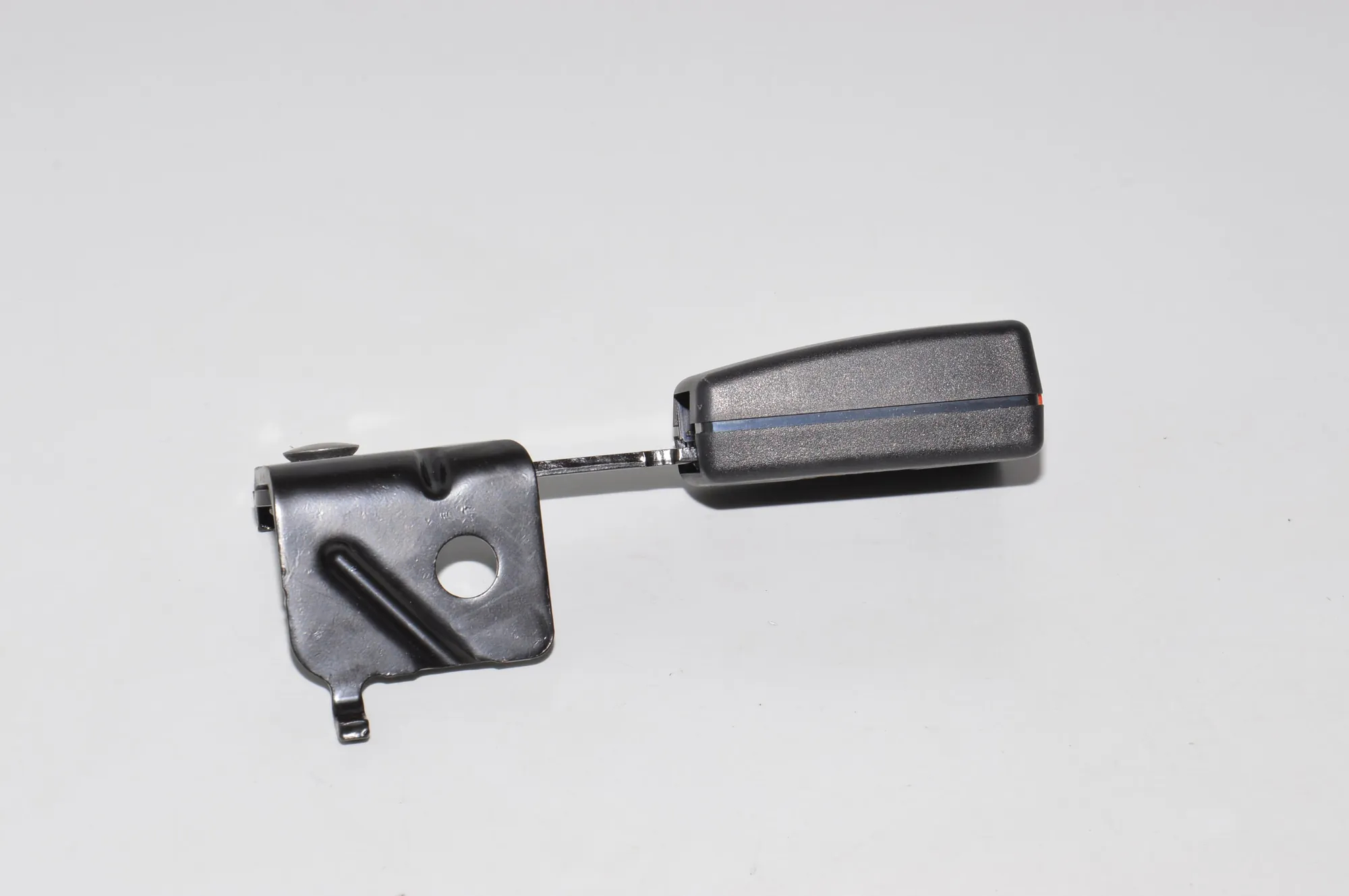 Rear Left Seat Buckle – OEM 7347725 · BMW i3 (I01) Electric 2019 – 3