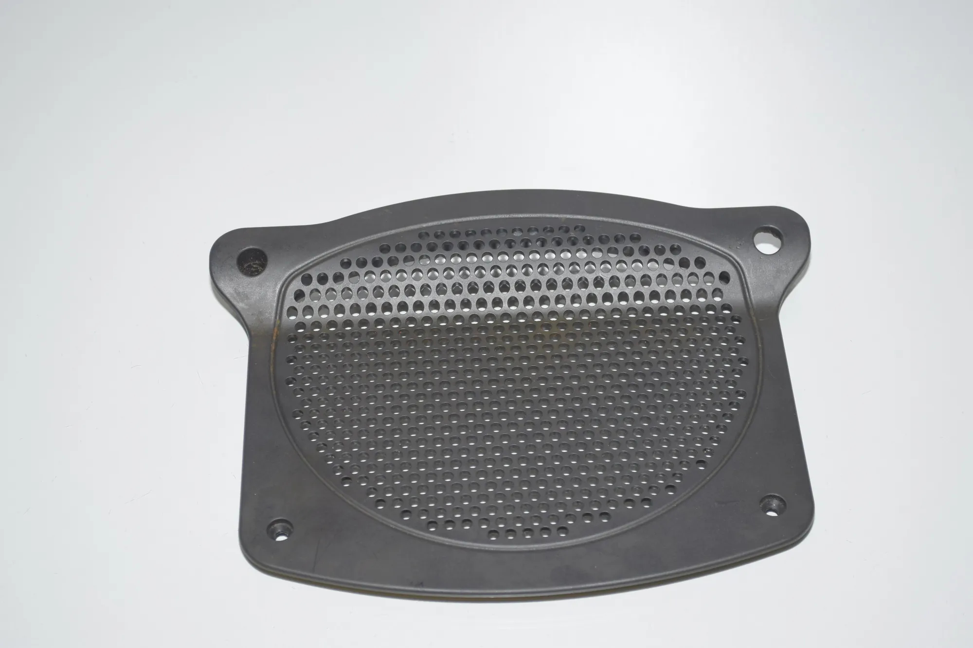 Loudspeaker Cover – OEM 9355524 · BMW 5 (G30) BMW 5 (G30) 530 i 2018 – 2