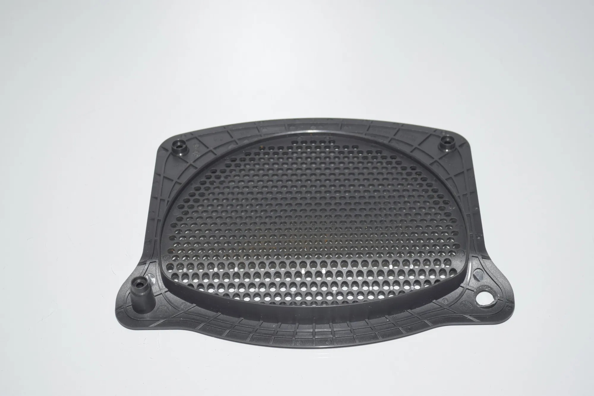 Loudspeaker Cover – OEM 9355524 · BMW 5 (G30) BMW 5 (G30) 530 i 2018 – 4