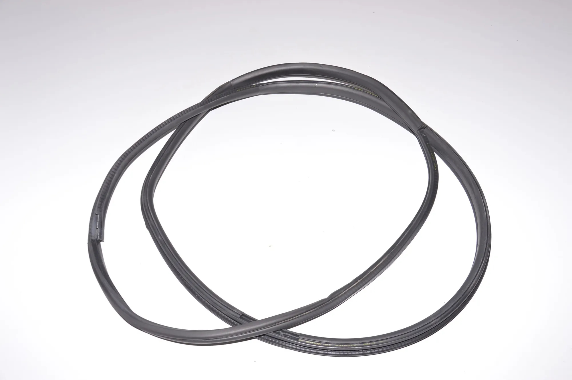 Front Right Door Seal Rubber – OEM 7301742 · BMW i3 (I01) Electric 2019 – 2