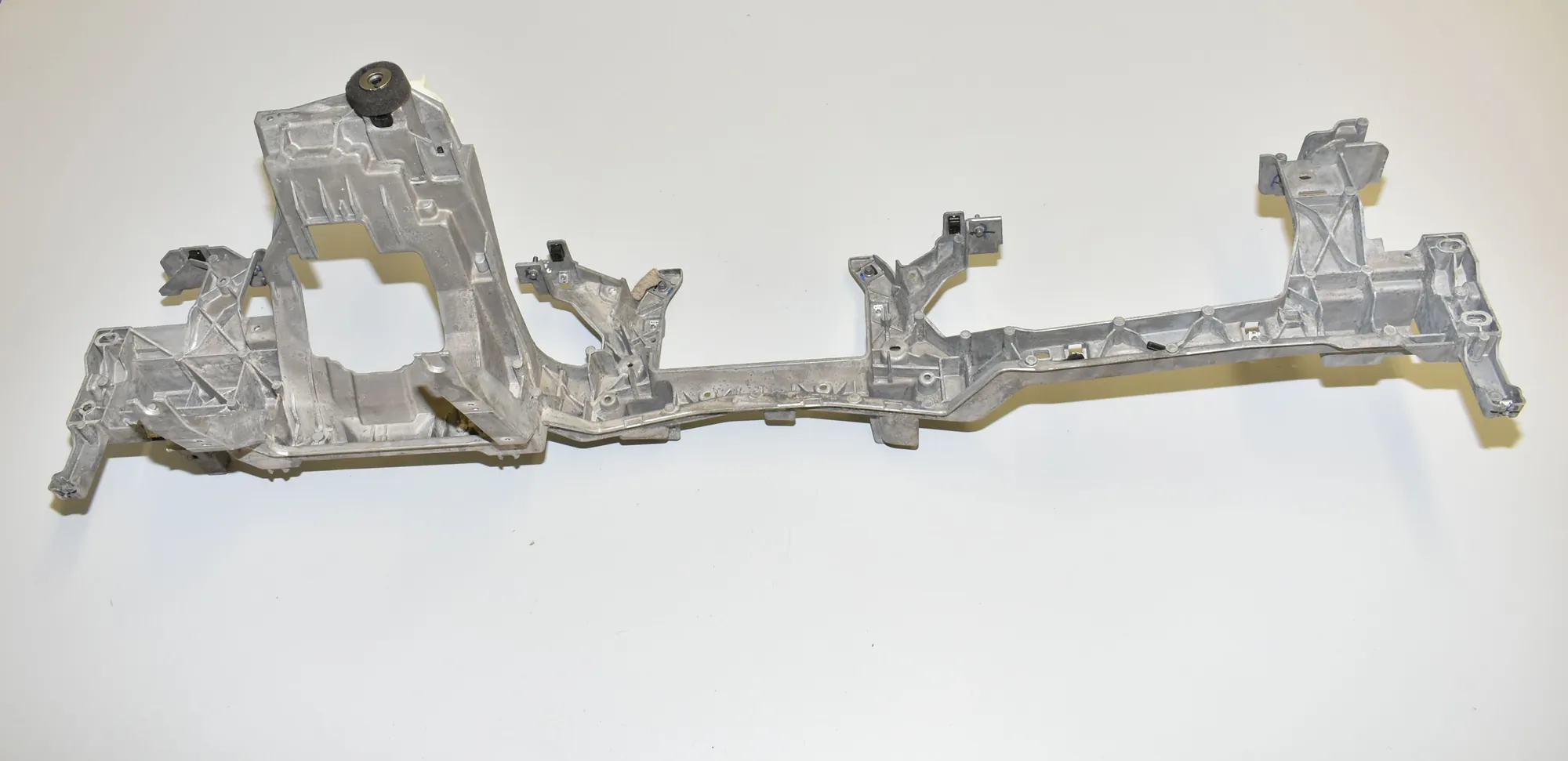 Dashboard Frame – OEM 9297644 · BMW 5 (G30) BMW 5 (G30) 530 e iPerformance xDrive 2017 – 4