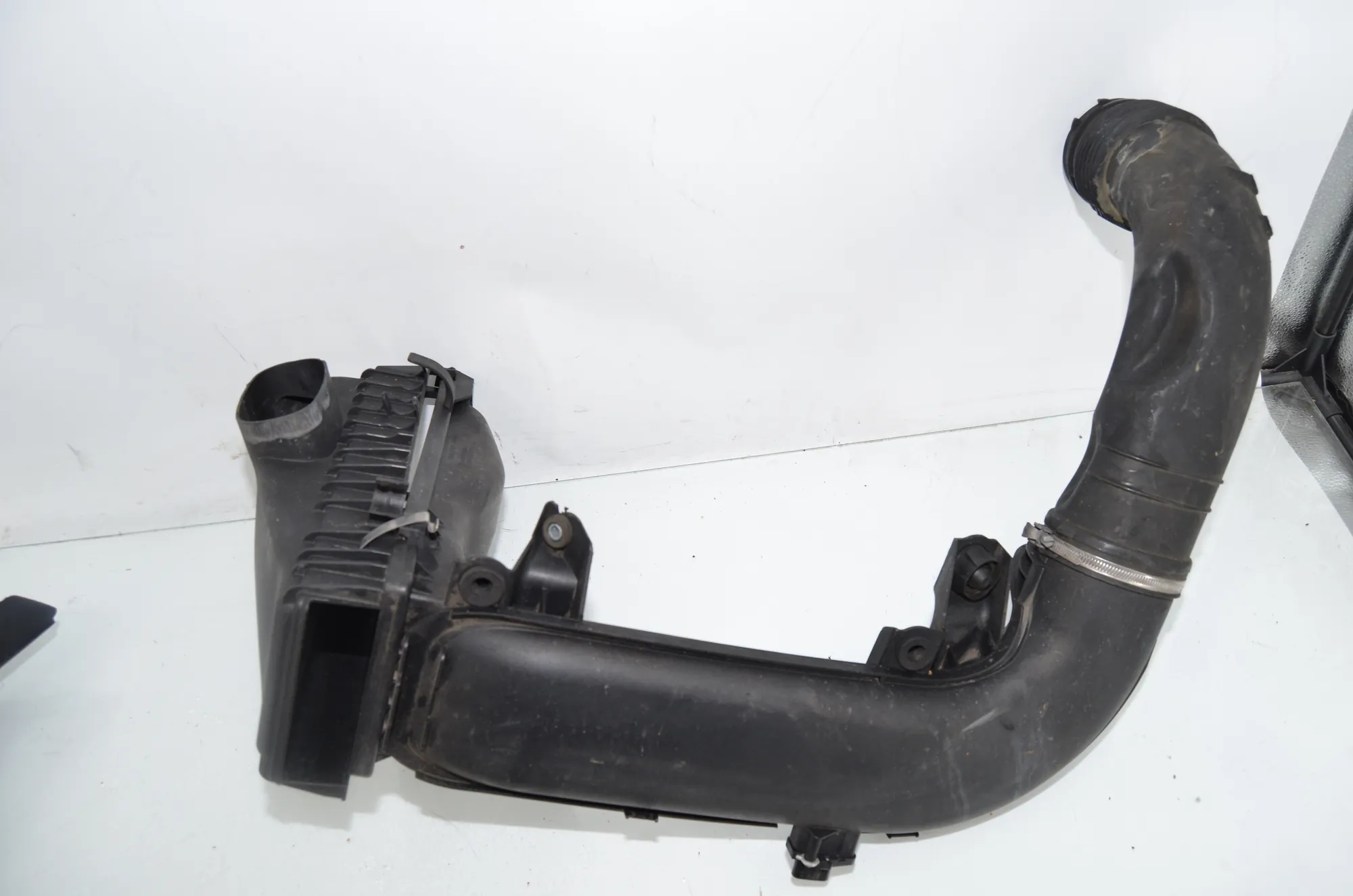 Air Filter Box – OEM 8507565 · BMW 3 Touring (F31) 330 d 2013 – 4
