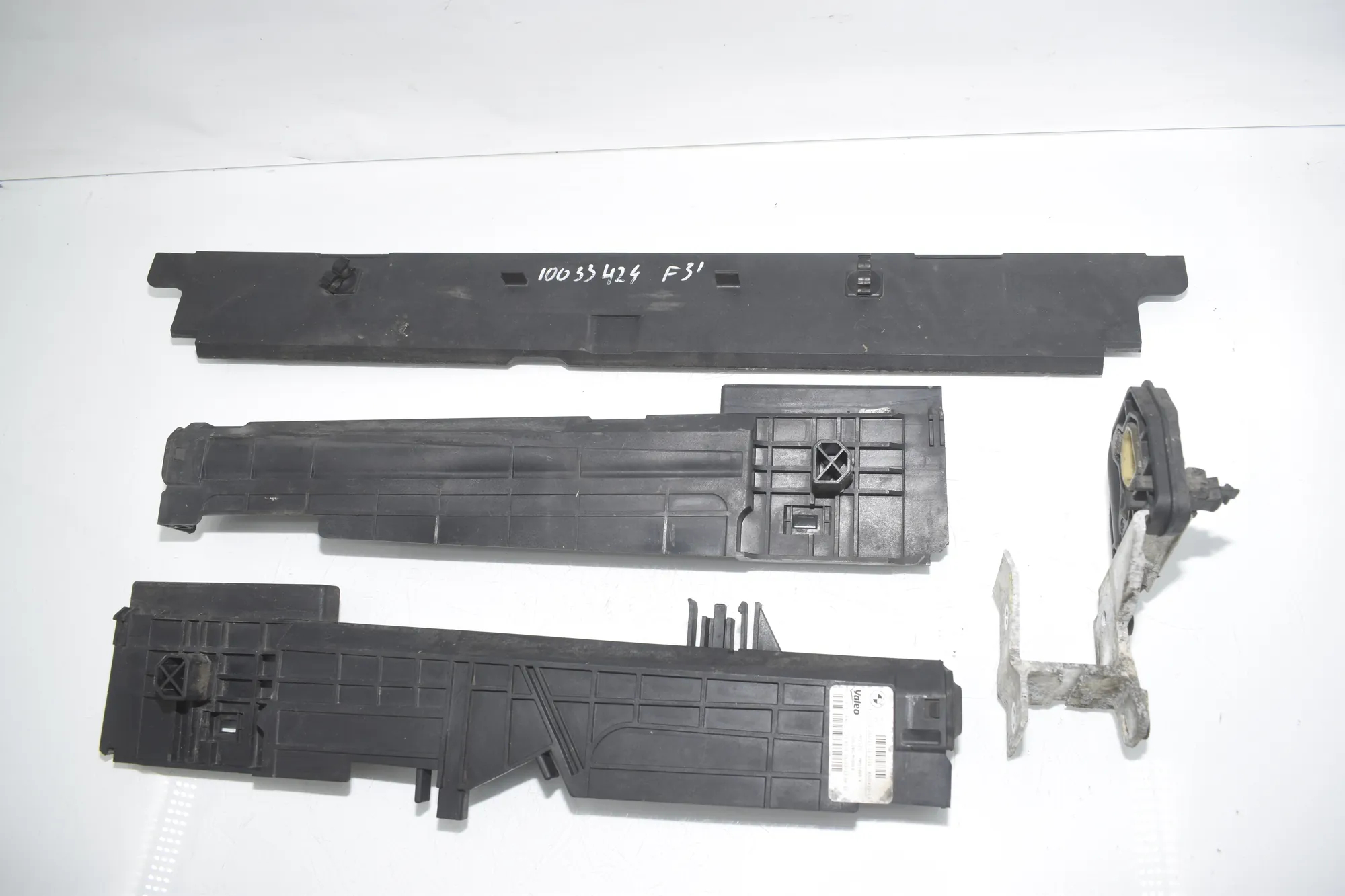 Radiator Holder – OEM 7600541 · BMW 3 Touring (F31) 330 d 2013 – 2