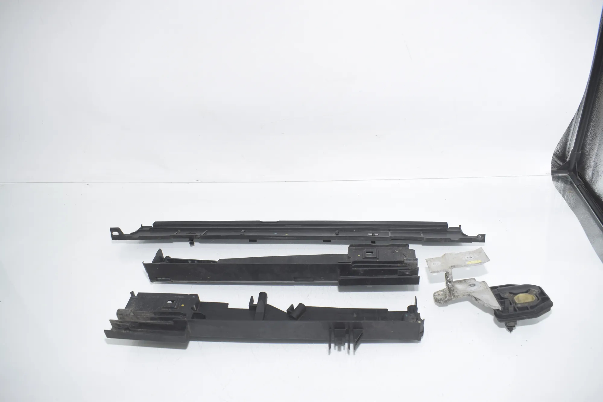 Radiator Holder – OEM 7600541 · BMW 3 Touring (F31) 330 d 2013 – 3