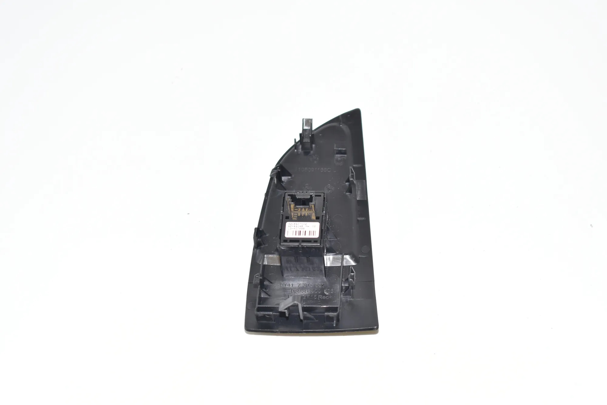 Front Left Door Window Switch – OEM 9208107 · BMW i3 (I01) Electric 2019 – 3