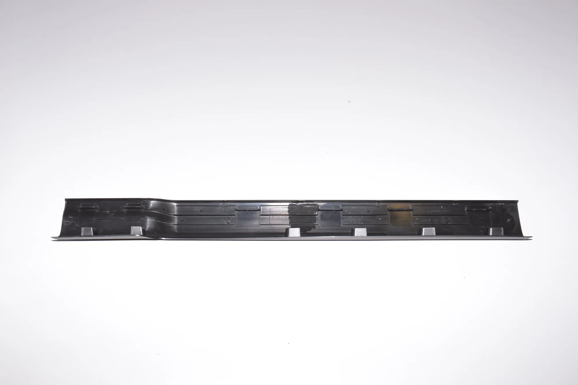 Front Left Interior Step Trim – OEM 7272379 · BMW i3 (I01) Electric 2019 – 5