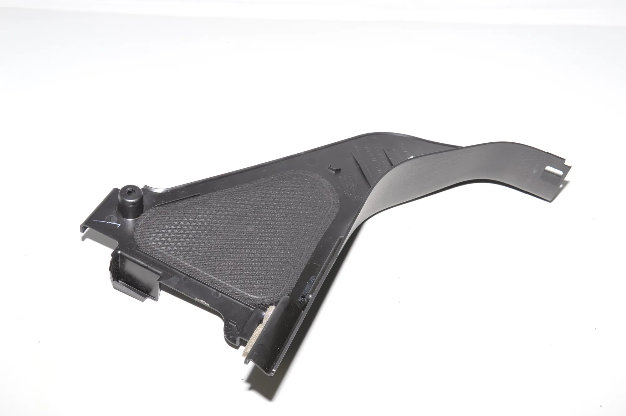 Front Right Interior Step Trim – OEM 7272420 · BMW i3 (I01) Electric 2019 – 4