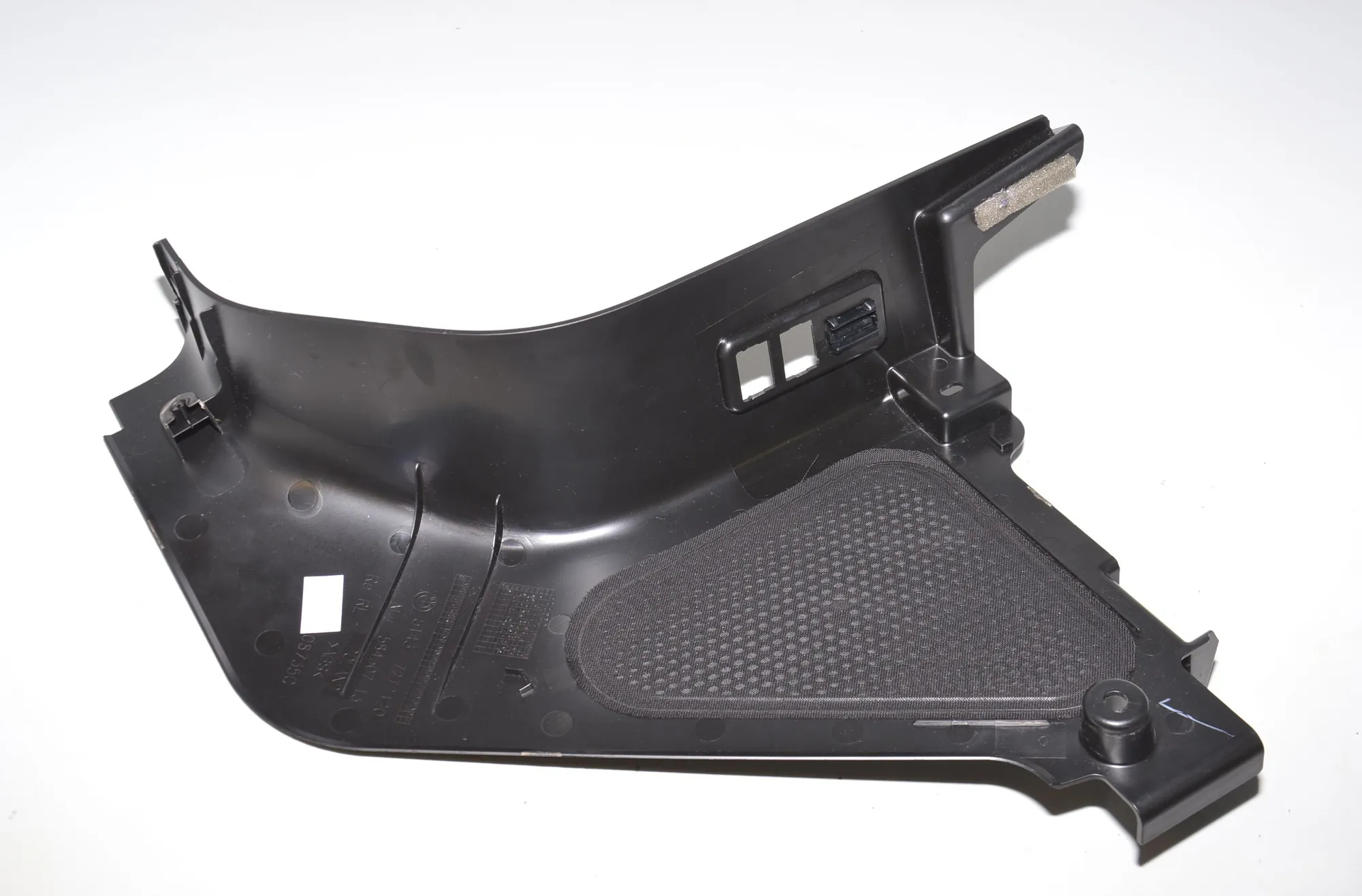 Front Right Interior Step Trim – OEM 7272420 · BMW i3 (I01) Electric 2019 – 5