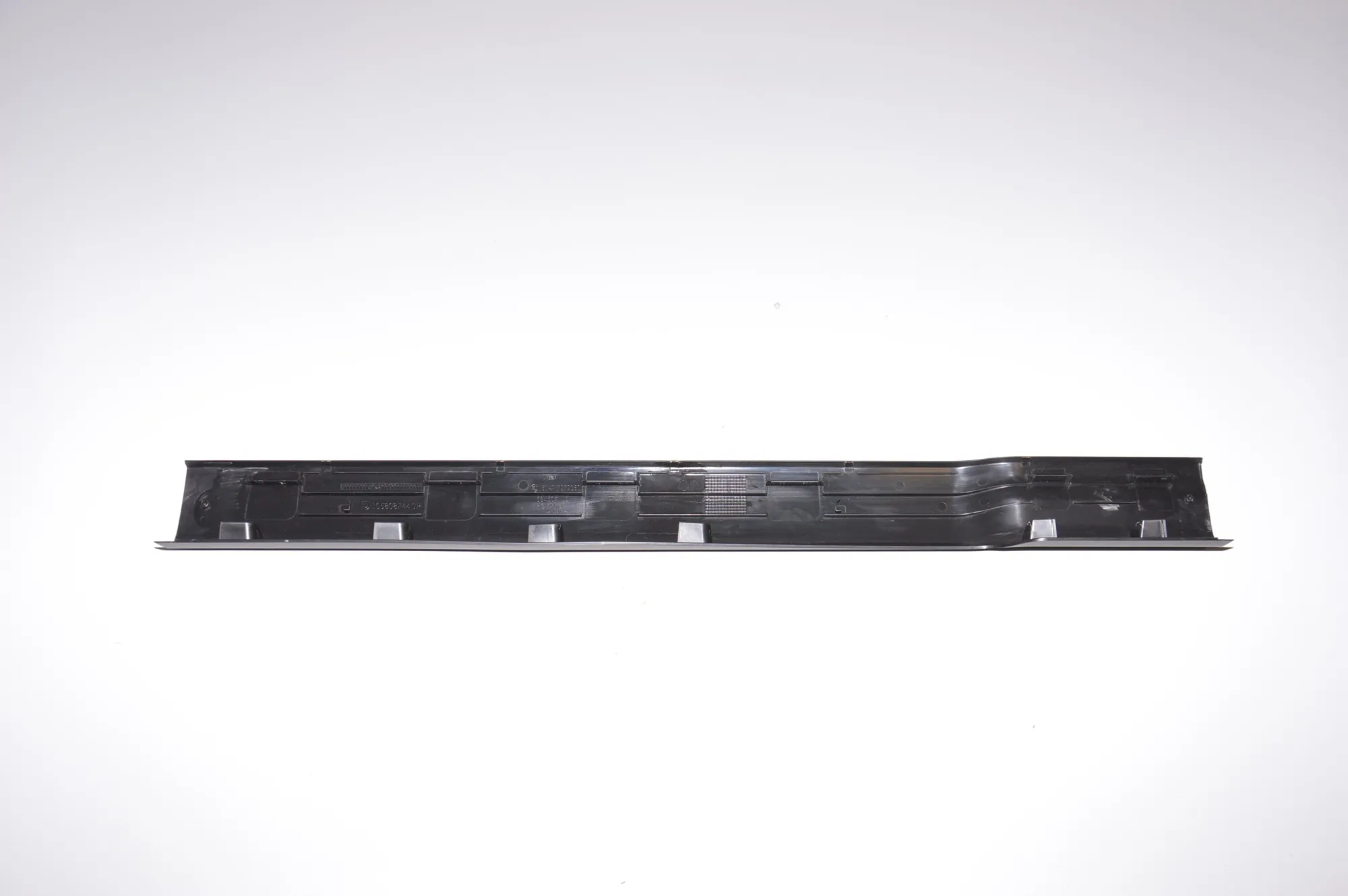 Front Right Interior Step Trim – OEM 7272380 · BMW i3 (I01) Electric 2019 – 7