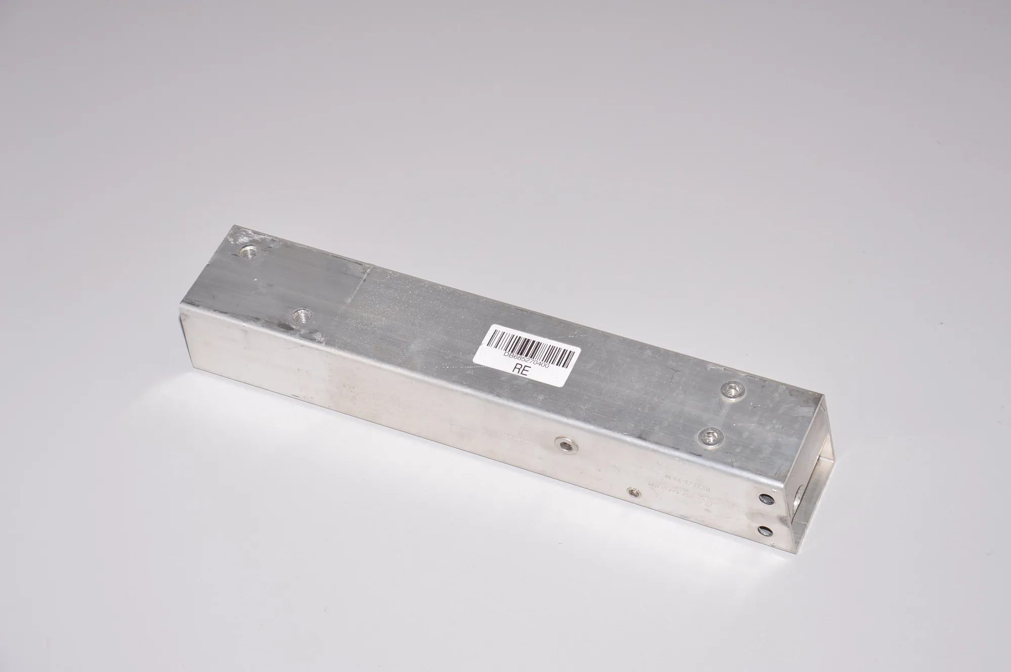 Rear Right Bumper Bracket – OEM 6852704 · BMW i3 (I01) Electric 2019