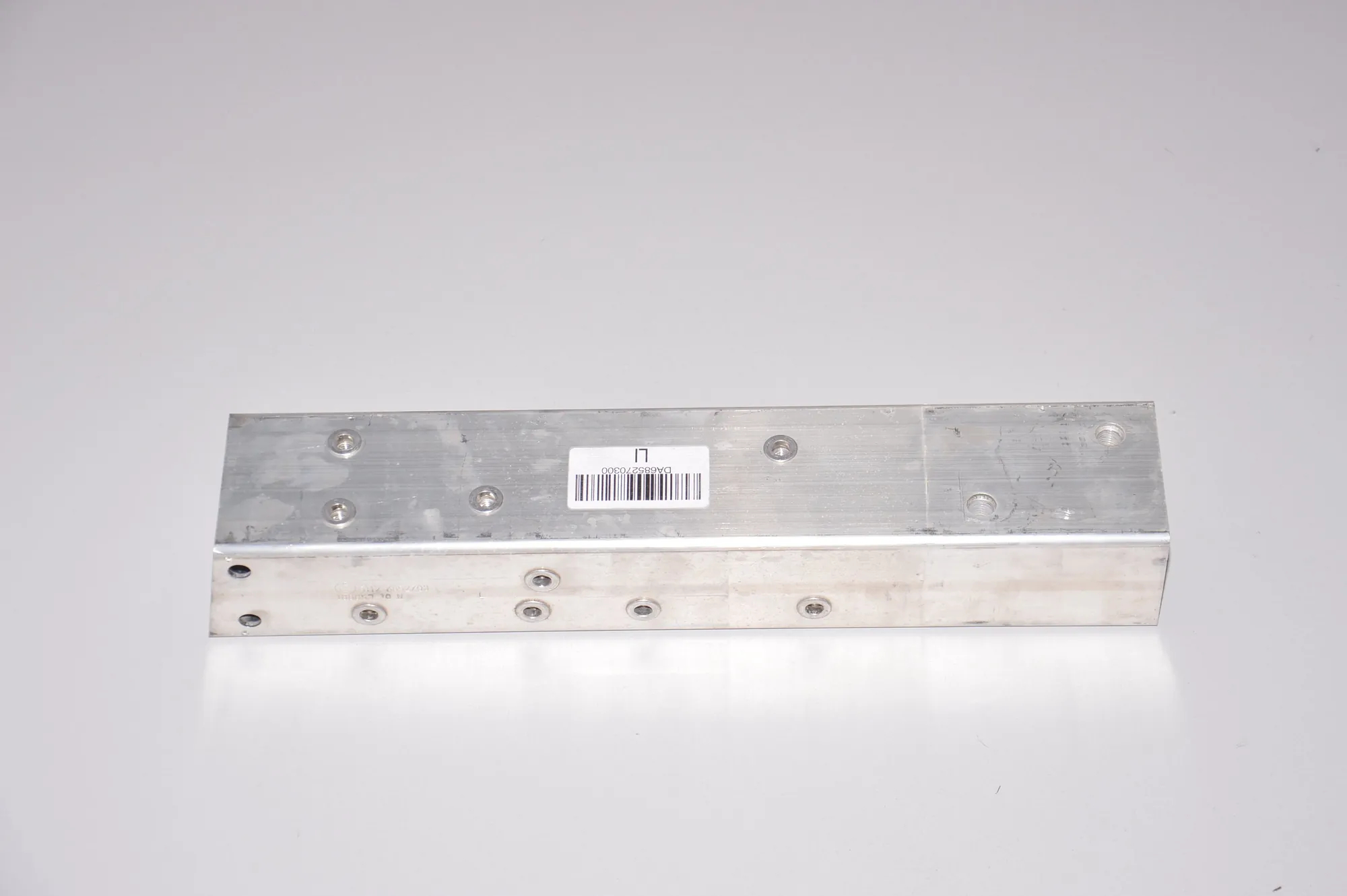 Rear Left Bumper Bracket – OEM 6852703 · BMW i3 (I01) Electric 2019 – 2