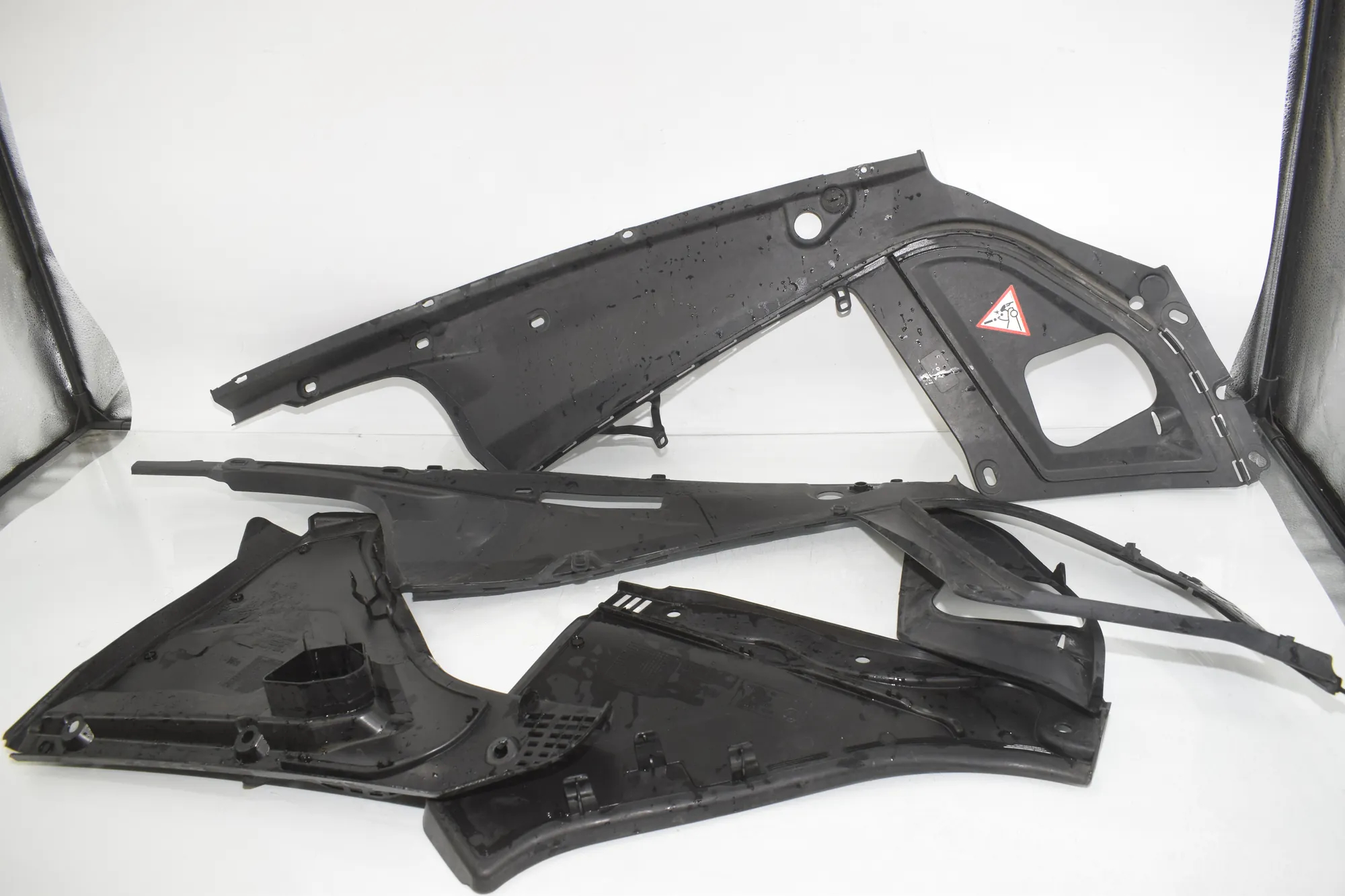 Front Wiper Cowl Trim – OEM 6987605 · BMW 5 (F10) 525 d 2010 – 3