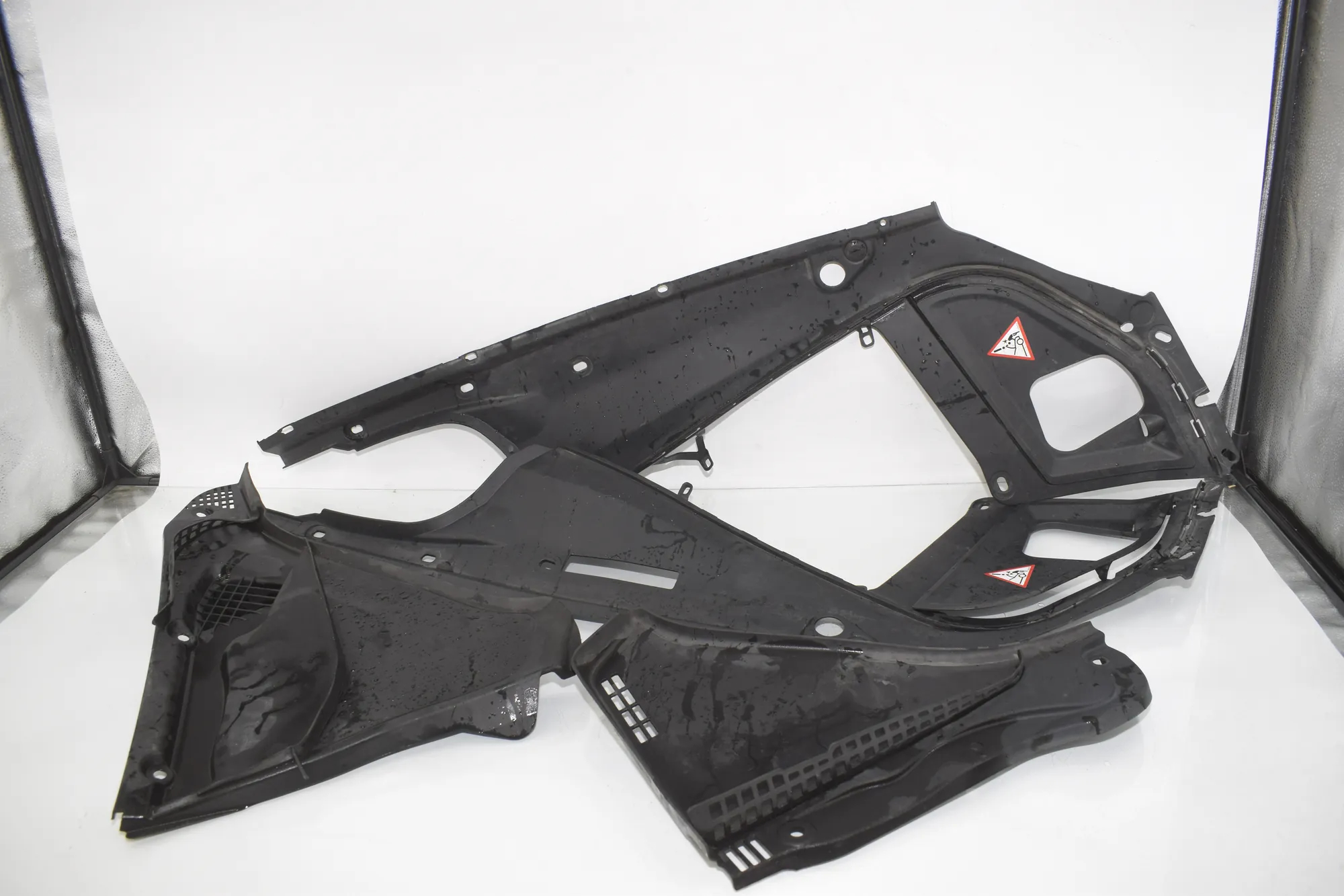 Front Wiper Cowl Trim – OEM 6987605 · BMW 5 (F10) 525 d 2010 – 2