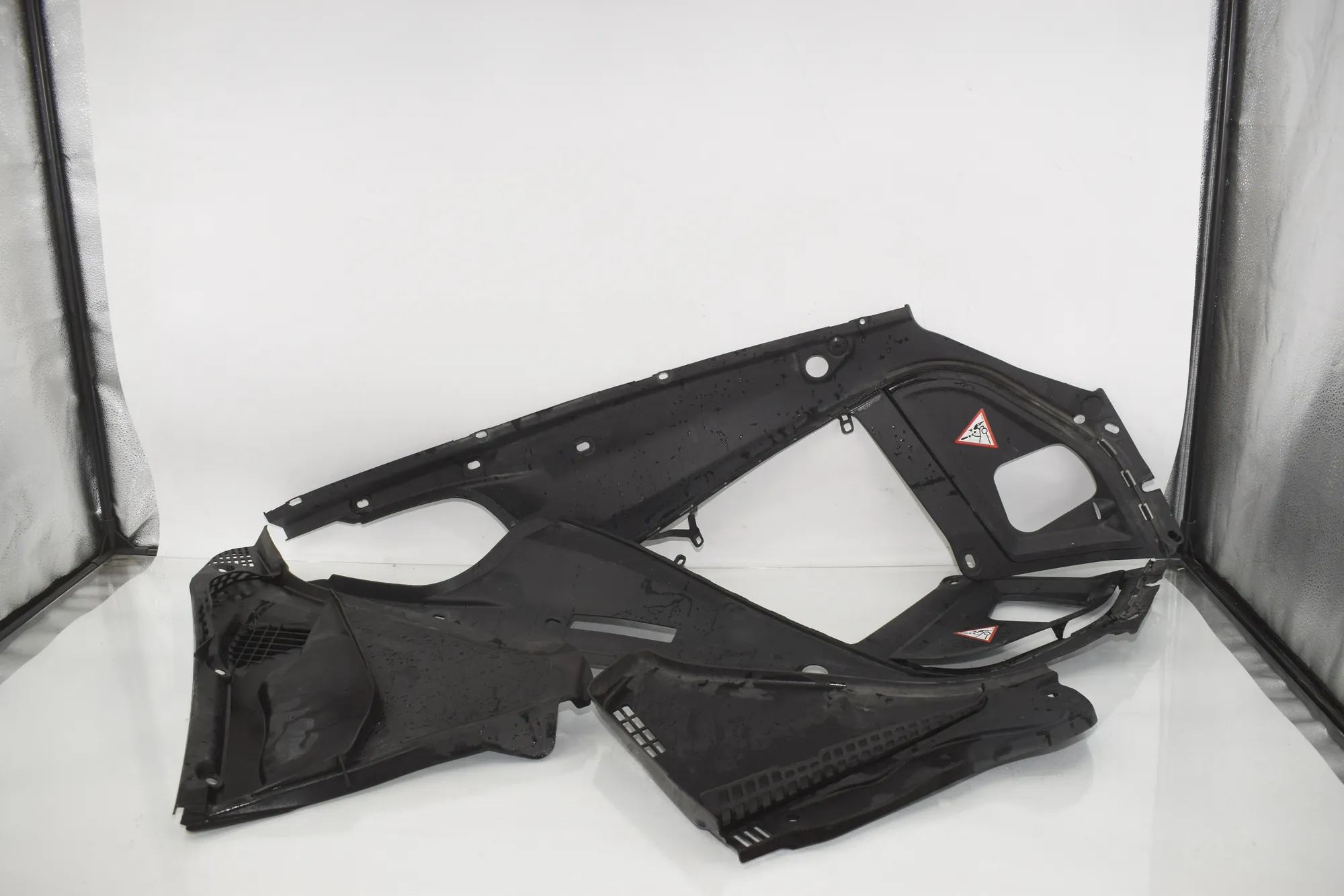 Front Wiper Cowl Trim – OEM 6987605 · BMW 5 (F10) 525 d 2010